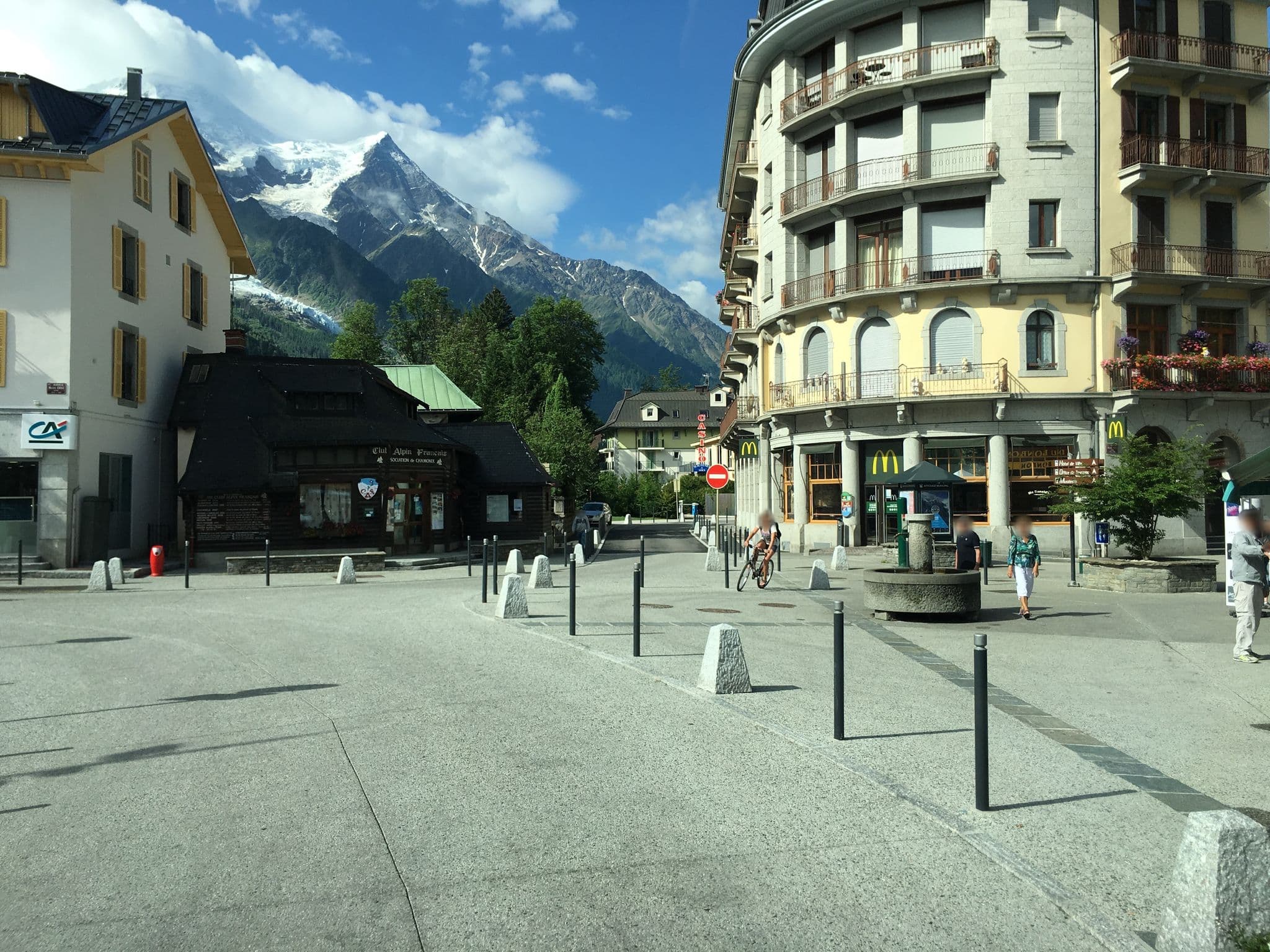 Street view near Residence Internationale, Chamonix-Mont-Blanc — © yaron (CC BY-SA · Mapillary)