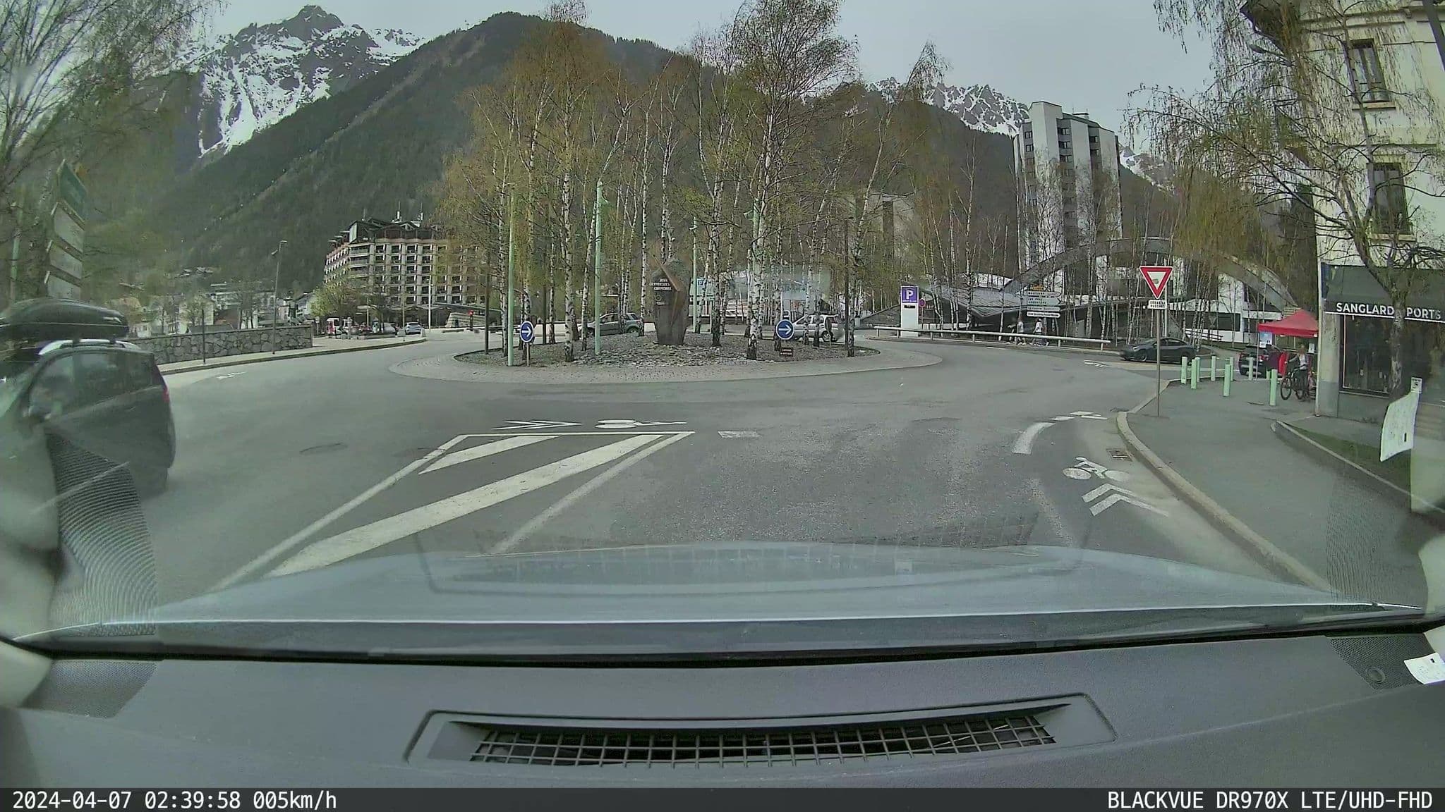 Street view near La Ginabelle Chamonix, Chamonix-Mont-Blanc — © ordinatous (CC BY-SA · Mapillary)
