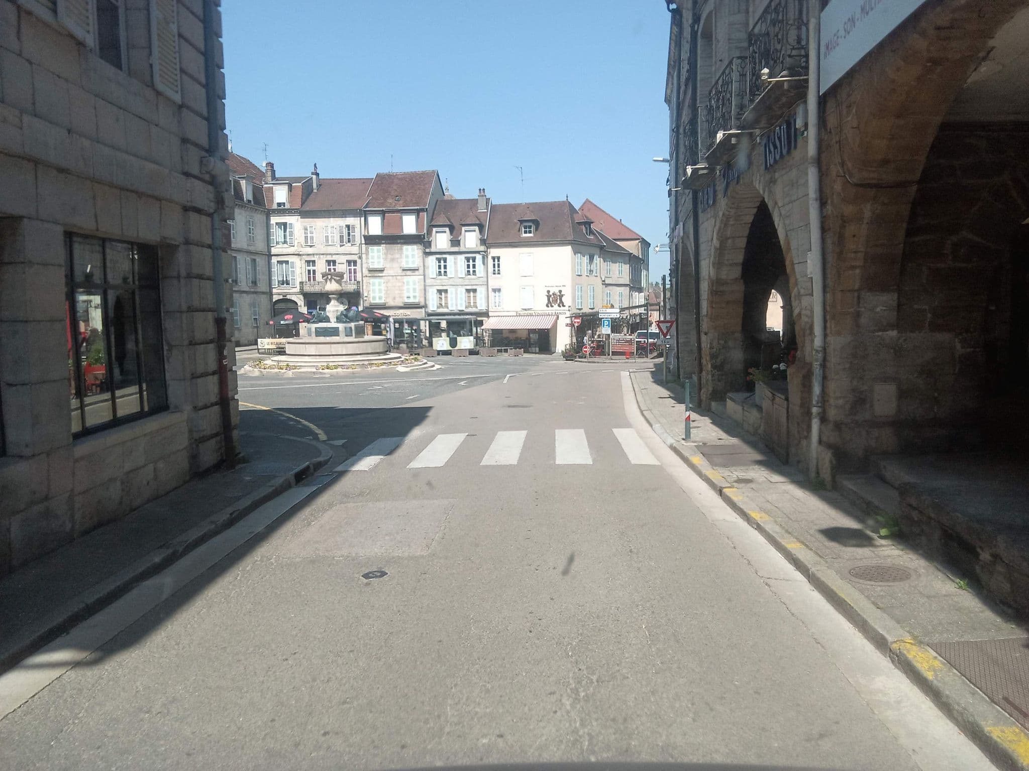 Street view near Les Apparthotels de Val-Perriere, Arbois — © mprins (CC BY-SA · Mapillary)
