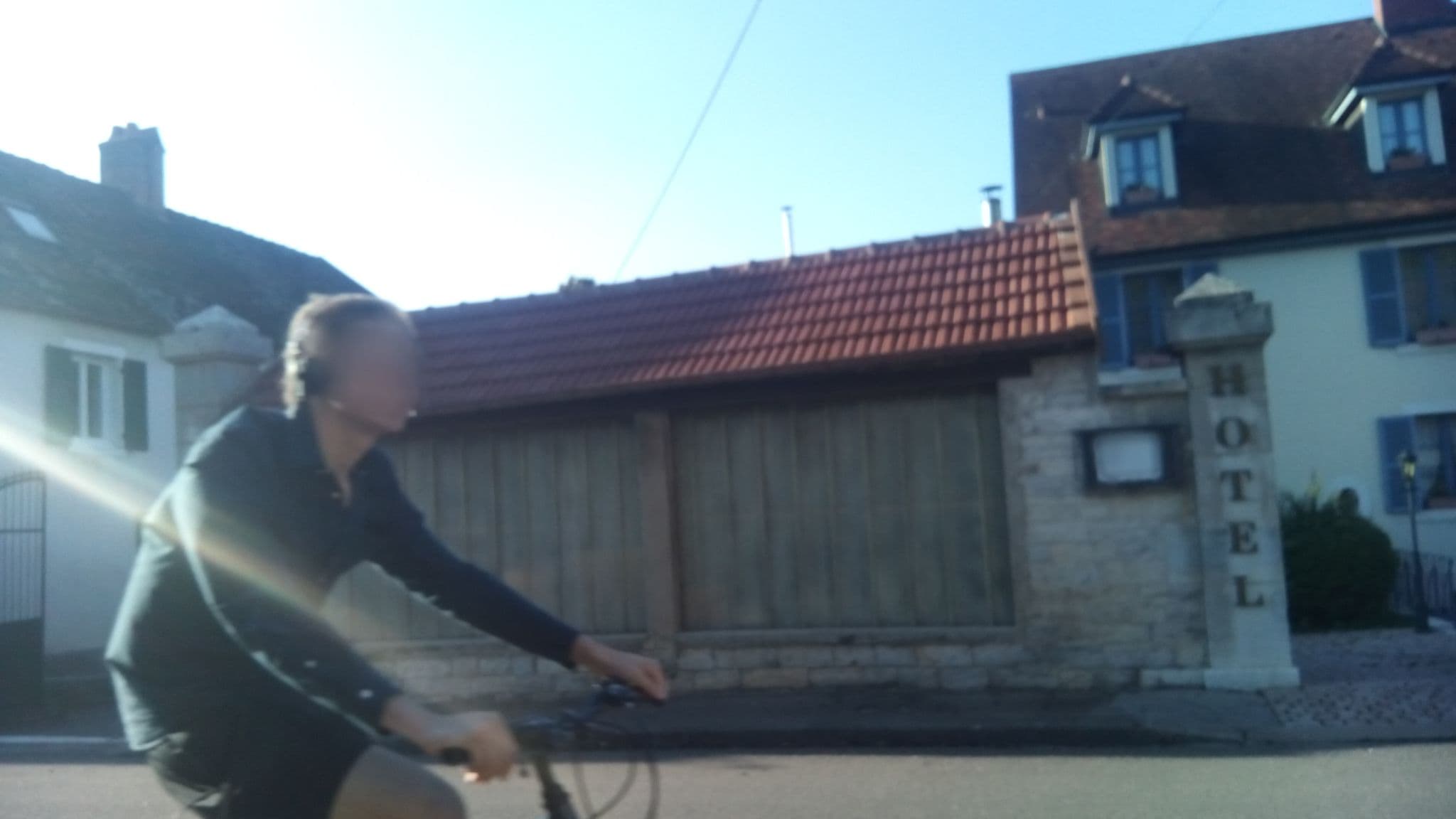 Street view near Hotel Le Pinocchio, Gy — © malenki (CC BY-SA · Mapillary)