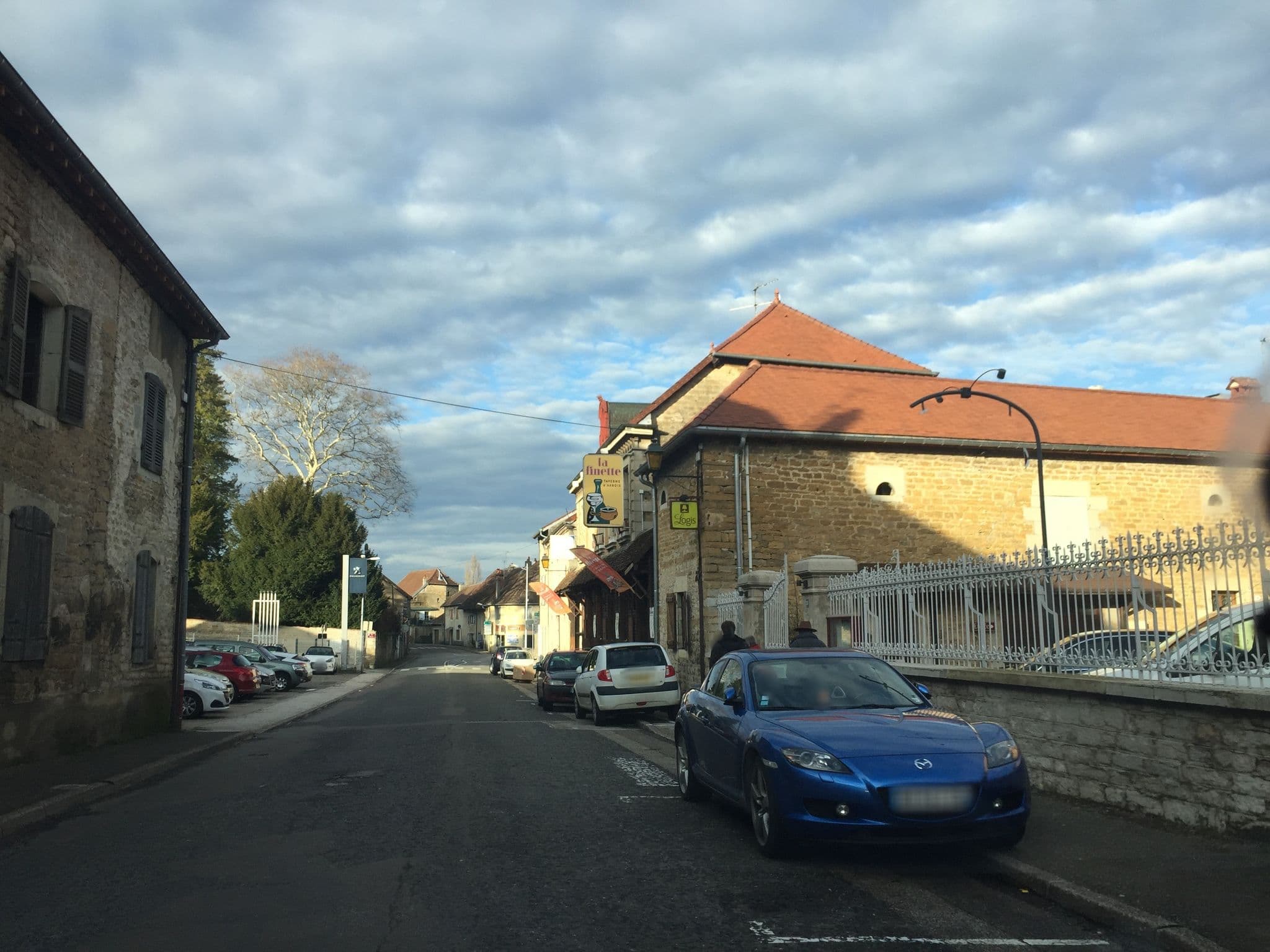 Street view near Hotel Les Caudalies, Arbois — © thepriben (CC BY-SA · Mapillary)