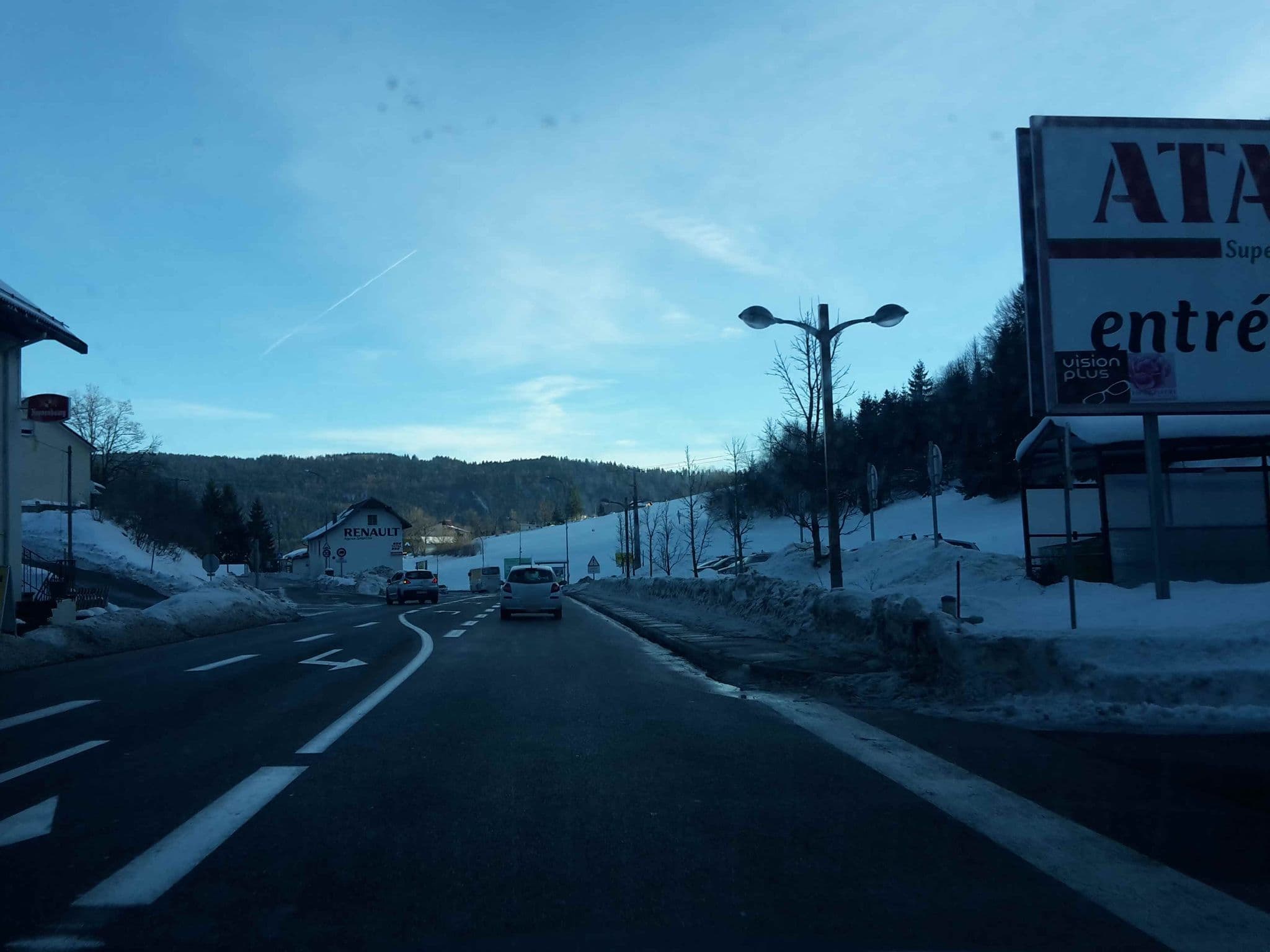 Street view near Auberge des Enchaux, Jougne — © etrimaille (CC BY-SA · Mapillary)