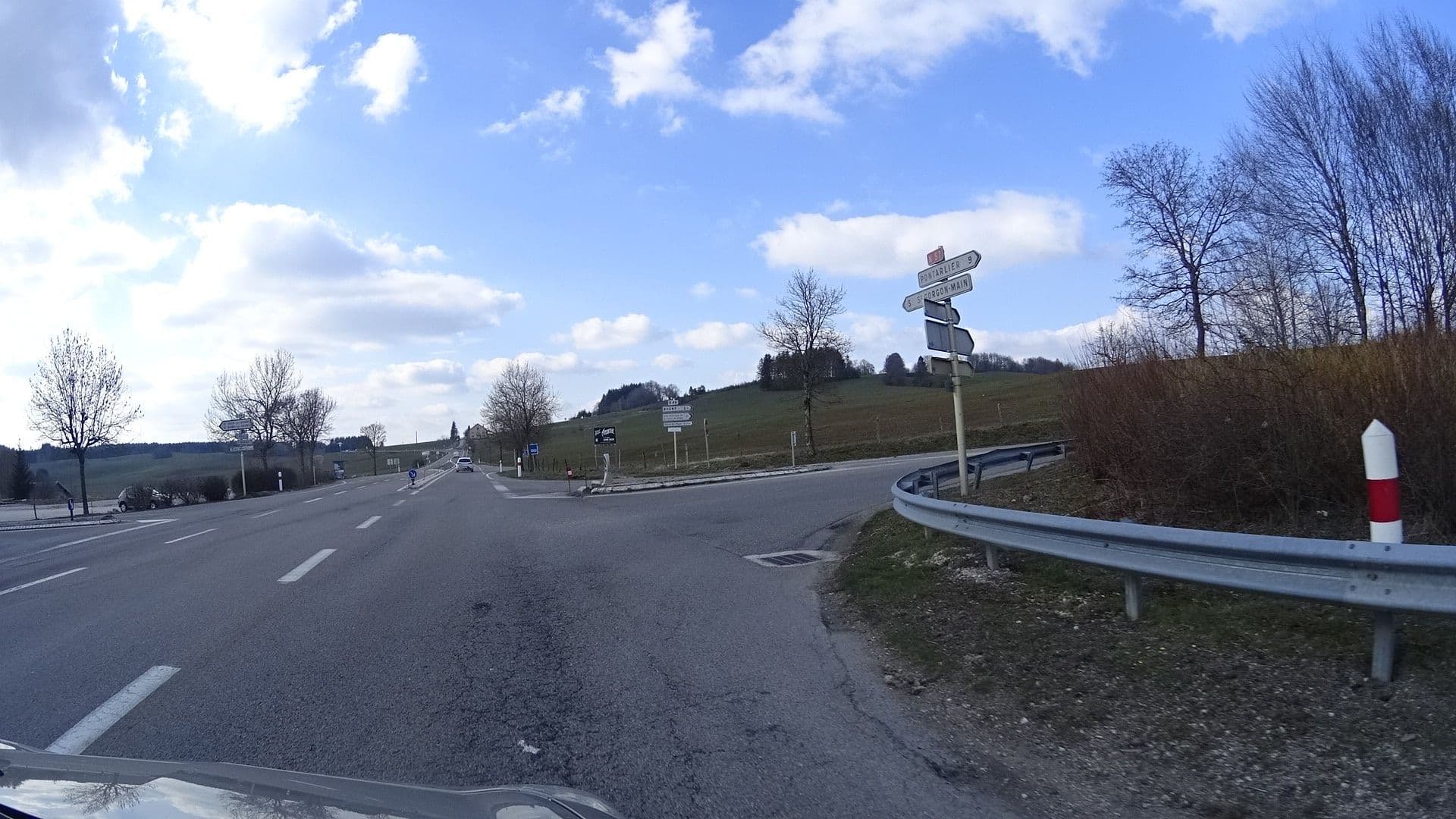 Street view near La Vrine Hôtel Restaurant, Doubs — © tanonin (CC BY-SA · Mapillary)