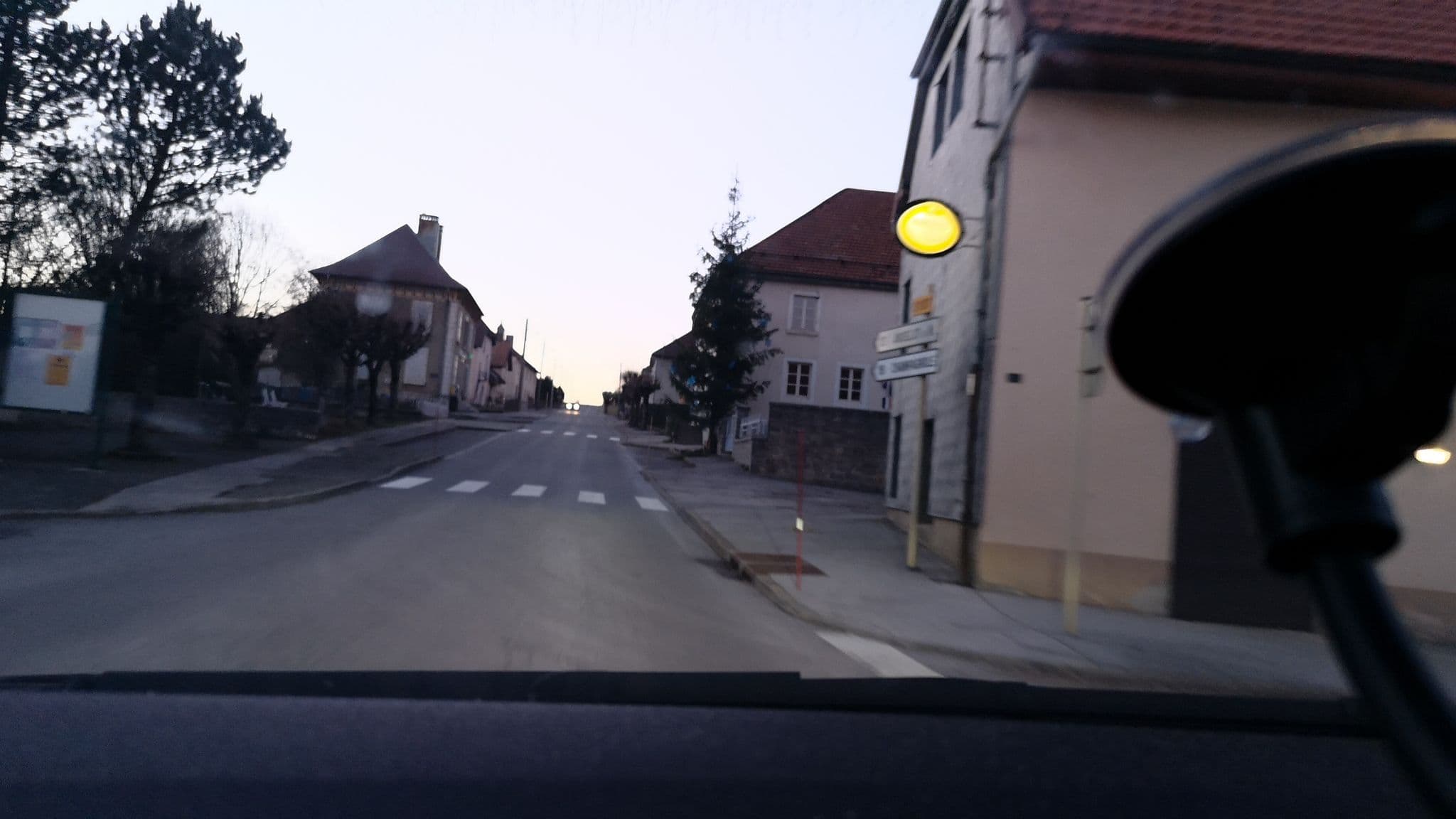 Street view near Hôtel Central, Frasne — © globeur (CC BY-SA · Mapillary)