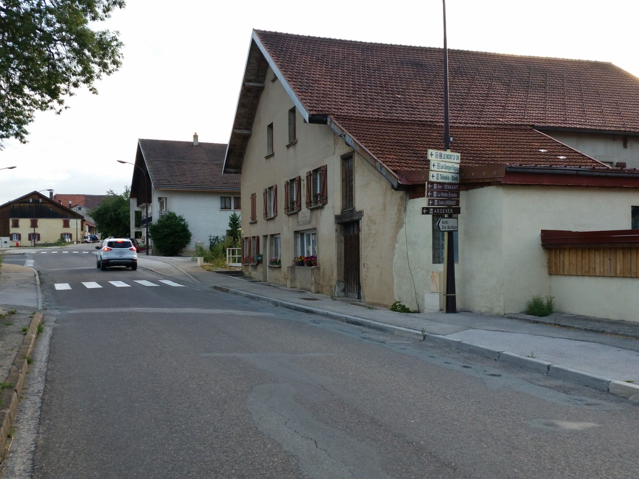Street view near Yourtes de la Petite échelle, Jougne — © pyrog (CC BY-SA · Mapillary)