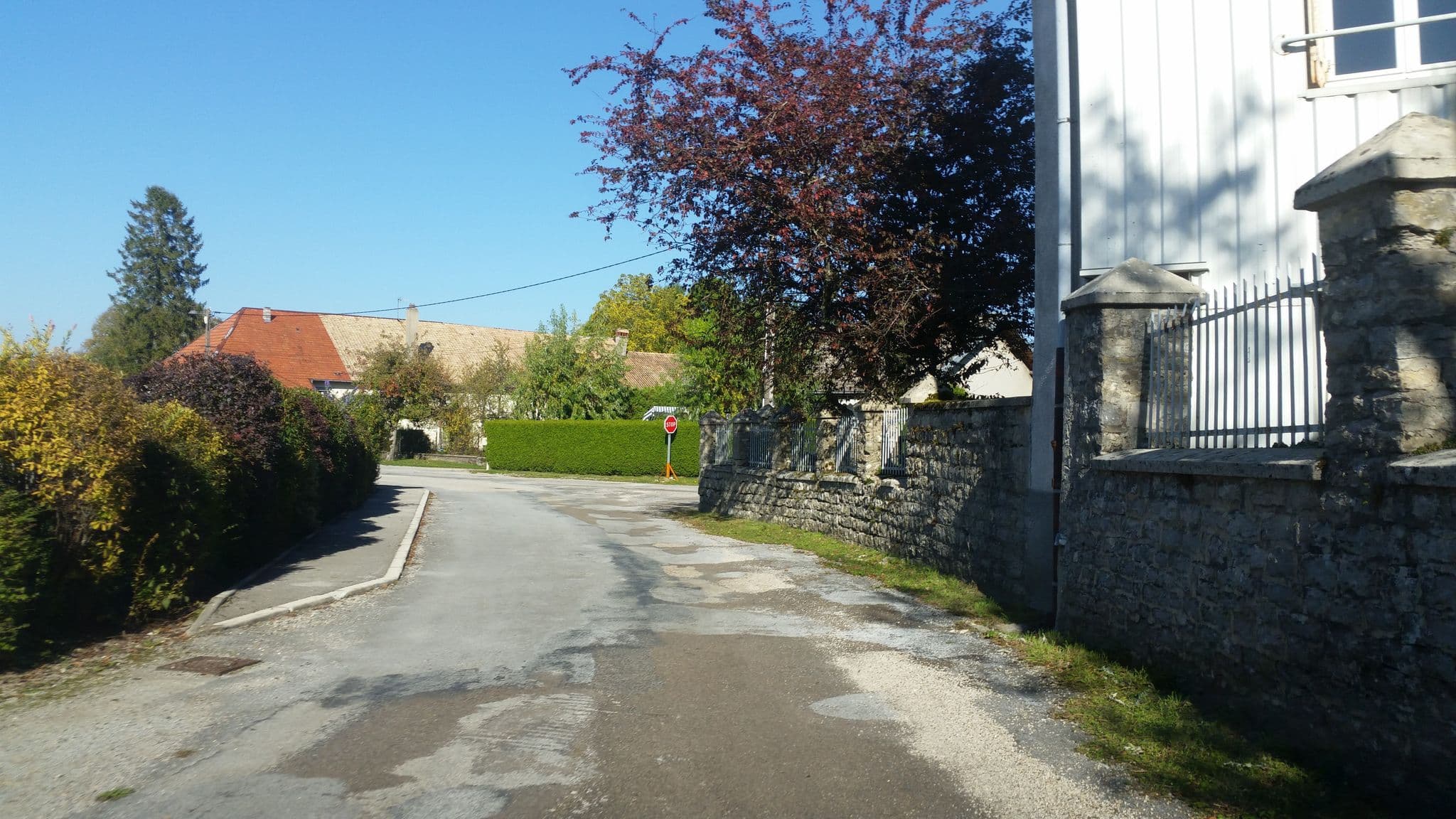 Street view near Centre Vacances Jeunesse Joyeuse, Ornans — © pyrog (CC BY-SA · Mapillary)