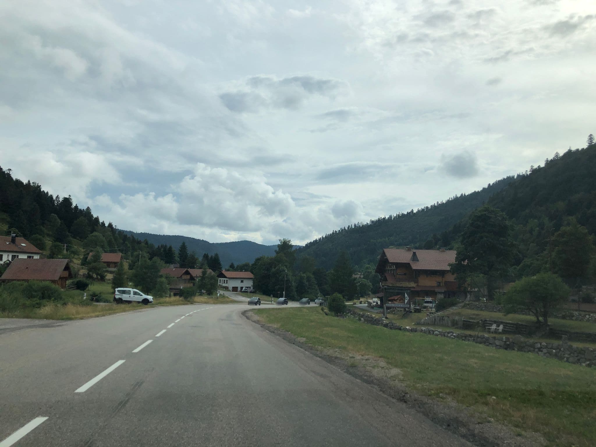 Street view near Le Chalet de Jeanne, Xonrupt-Longemer — © it_s_so_funny (CC BY-SA · Mapillary)