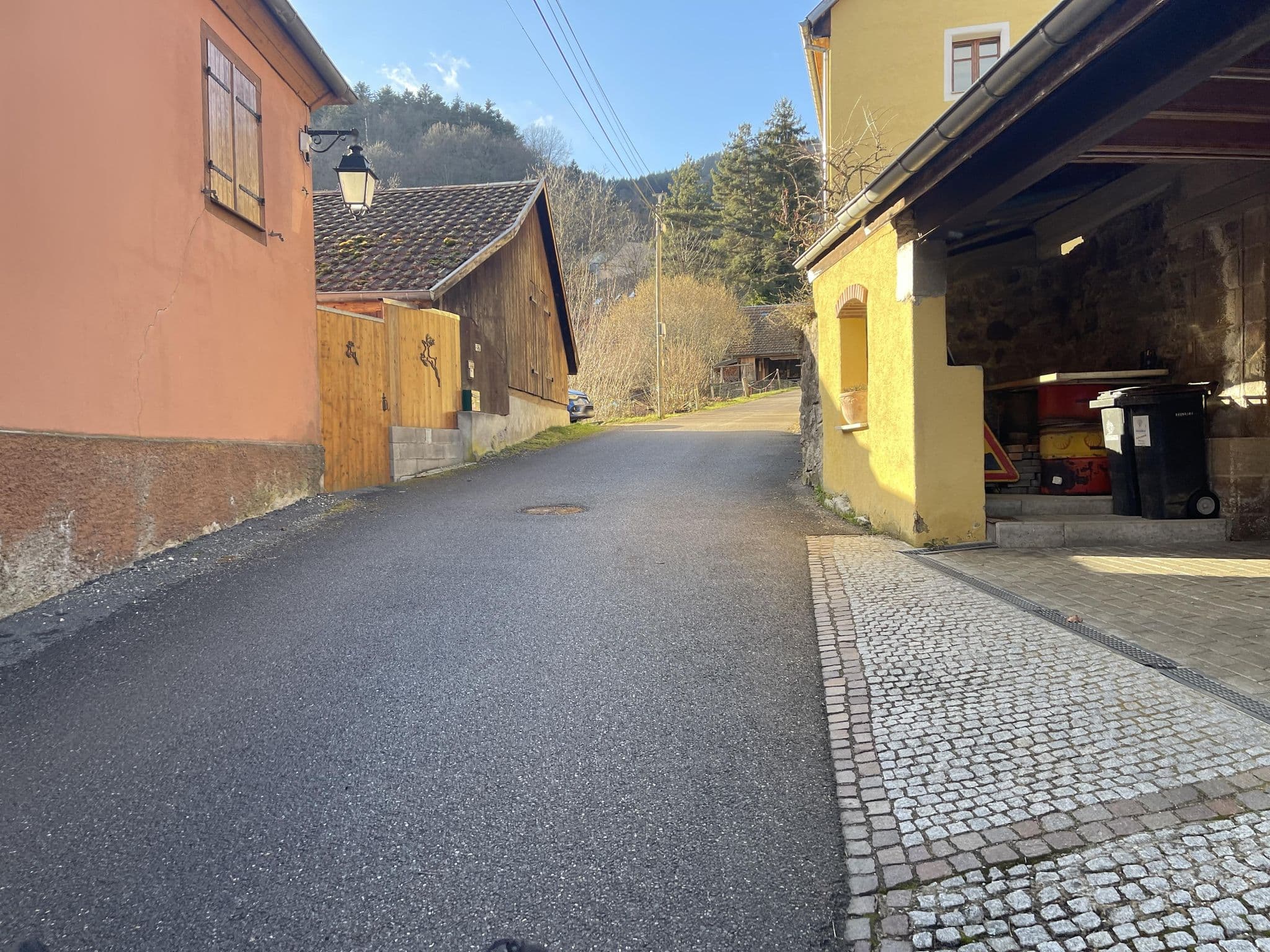 Street view near Au Coeur Du Ballon Le Temps Y Est Parfouis Susbendu, Lautenbachzell — © mickanside (CC BY-SA · Mapillary)