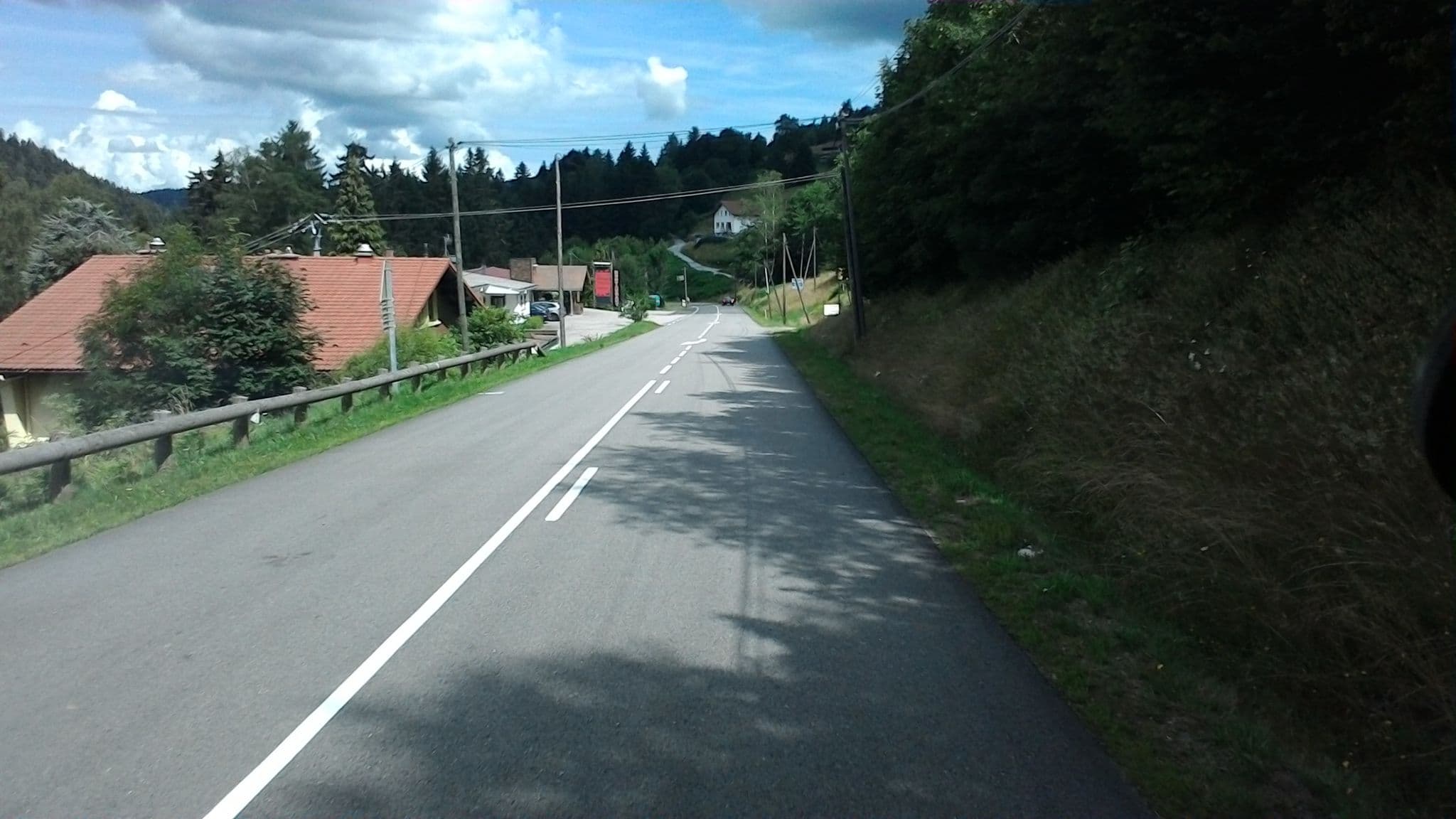 Street view near La Goutte Du Chat, Gérardmer — © mprins (CC BY-SA · Mapillary)