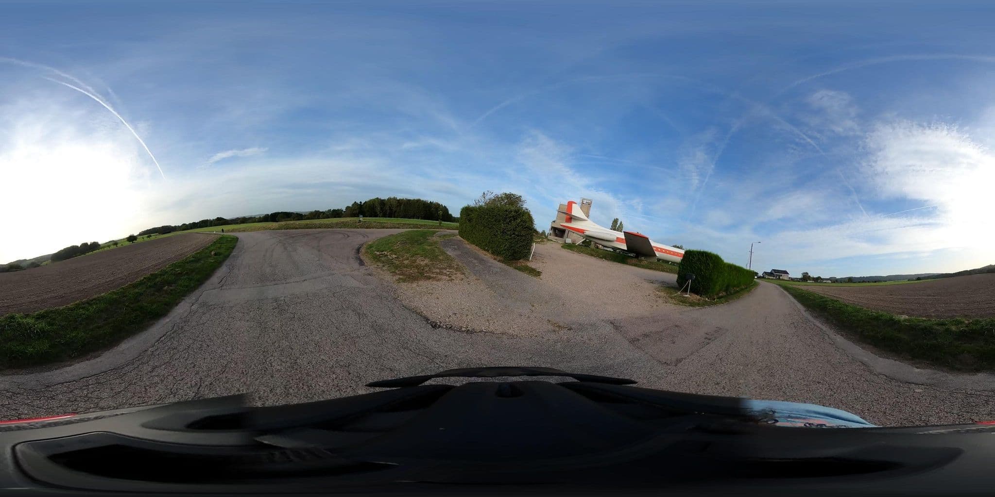 Street view near Hotel Avion Caravelle, Uzemain — © andrianjakavah (CC BY-SA · Mapillary)