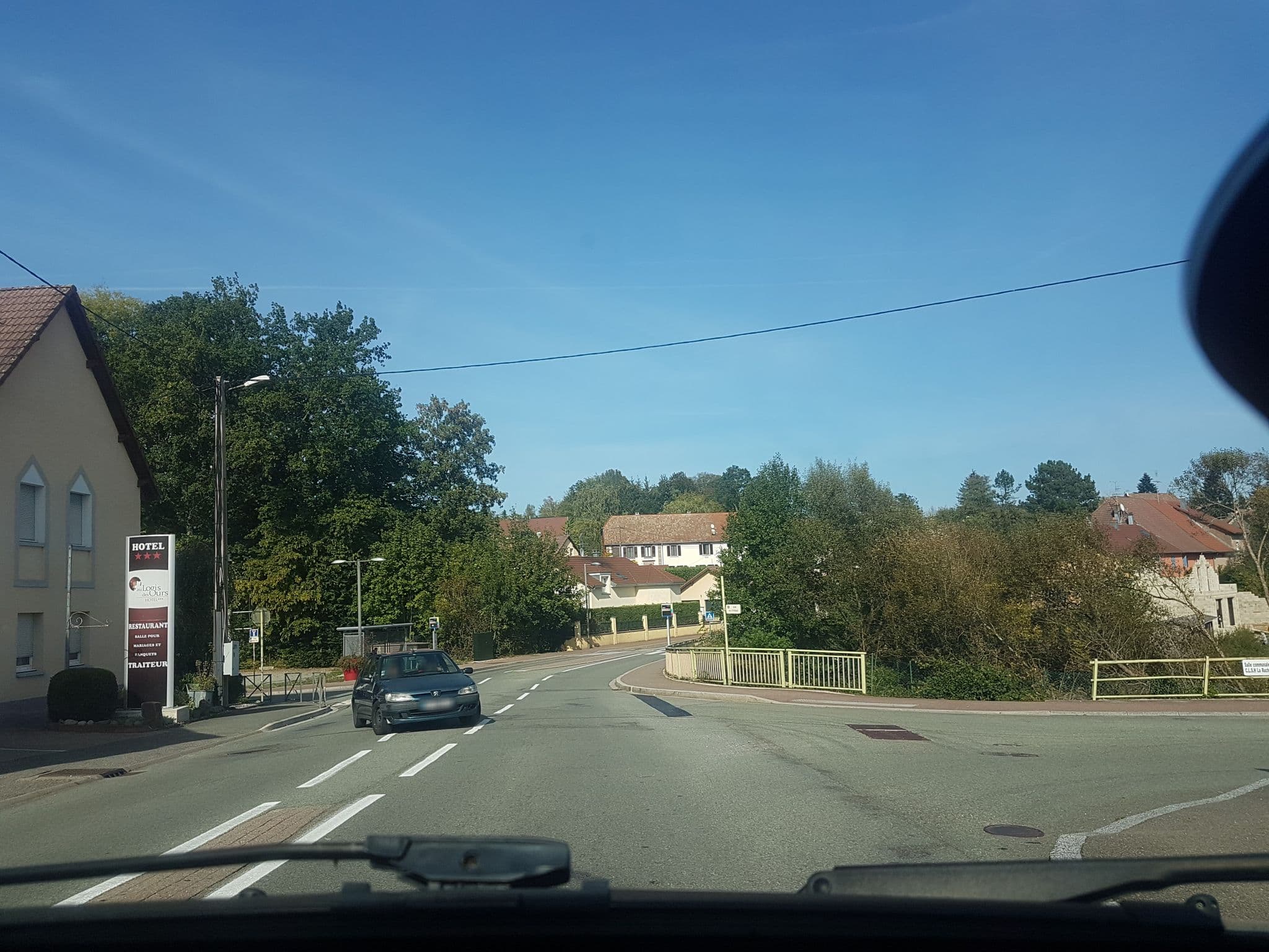 Street view near aux logies des ours, Offemont — © globeur (CC BY-SA · Mapillary)