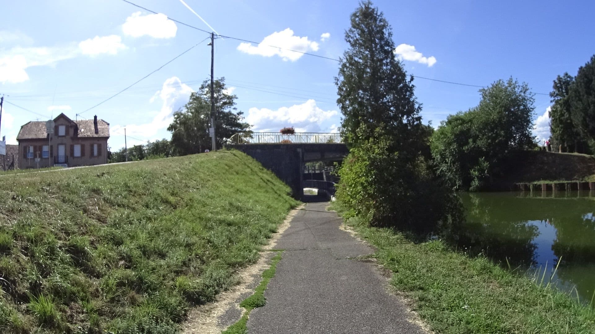 Street view near Péniche Nidd, Dannemarie — © ramap (CC BY-SA · Mapillary)