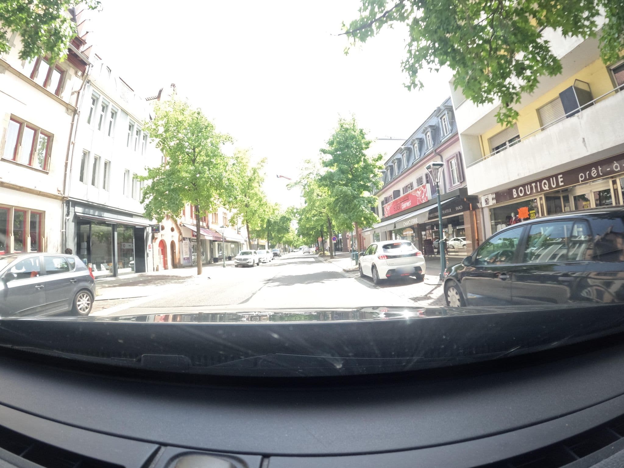 Street view near Le XIII, Saint-Louis — © vinisa (CC BY-SA · Mapillary)