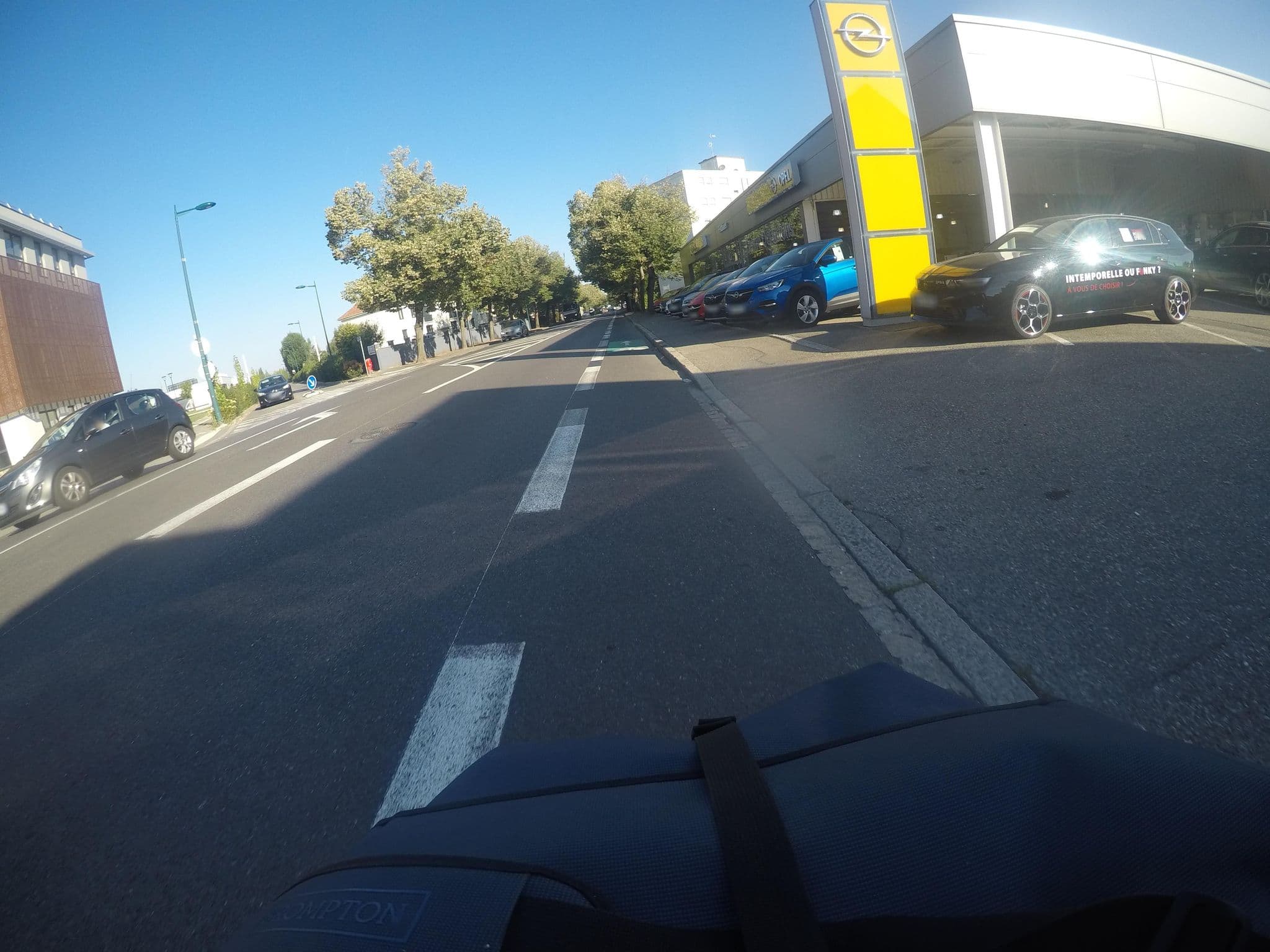 Street view near Sci le Roc Rouge, Saint-Louis — © mfa (CC BY-SA · Mapillary)