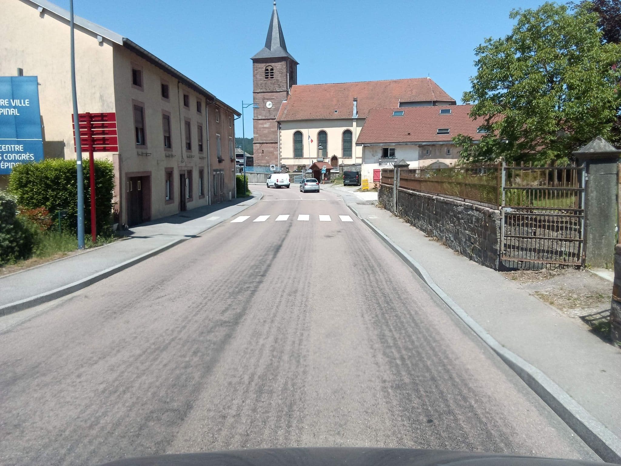 Street view near Les Chalets de Cathy, Docelles — © mprins (CC BY-SA · Mapillary)