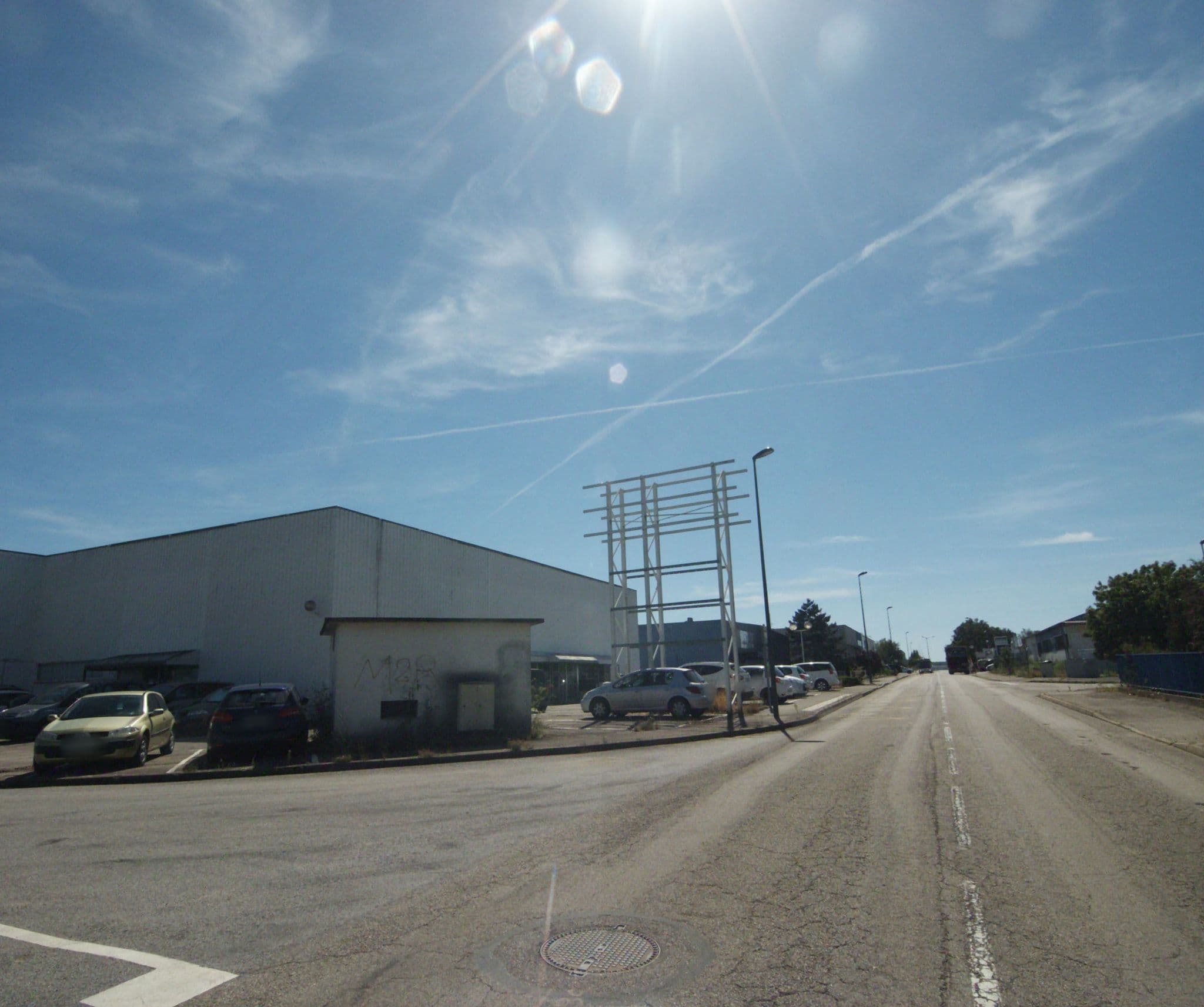 Street view near Hôtel Best Western la Fayette, Golbey — © andrianjakavah (CC BY-SA · Mapillary)