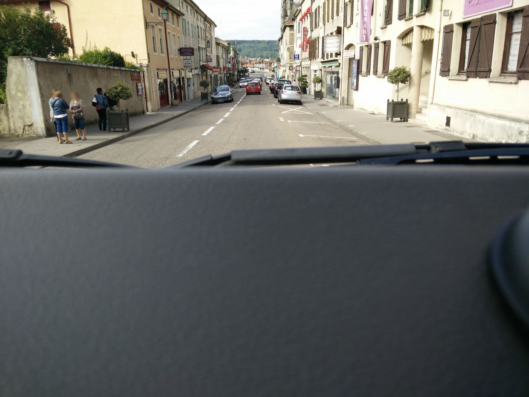 Street view near Le Bagatelle, Pont-à-Mousson — © bernardvoyageur (CC BY-SA · Mapillary)