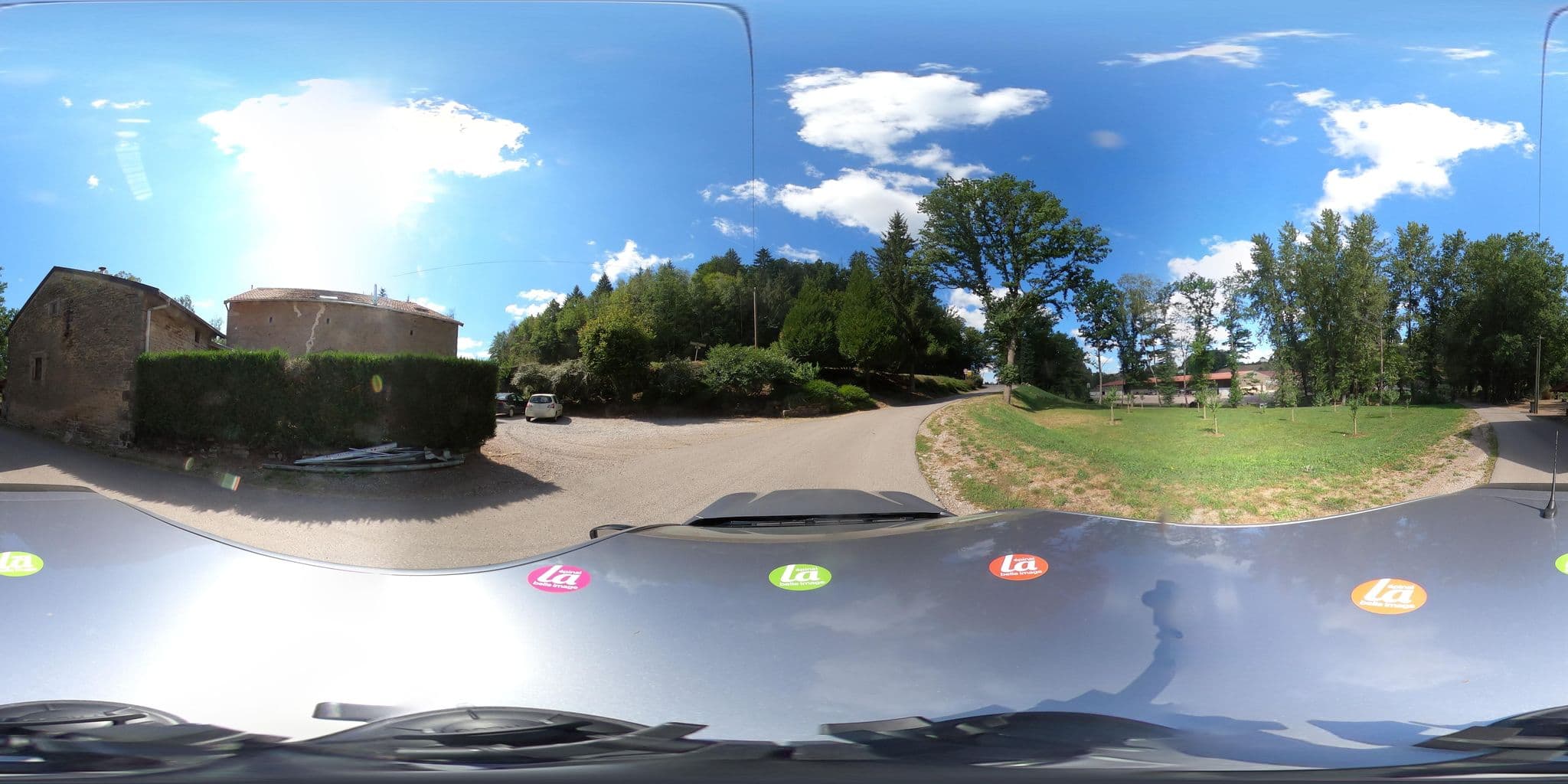 Street view near La Charmante, Uzemain — © andrianjakavah (CC BY-SA · Mapillary)