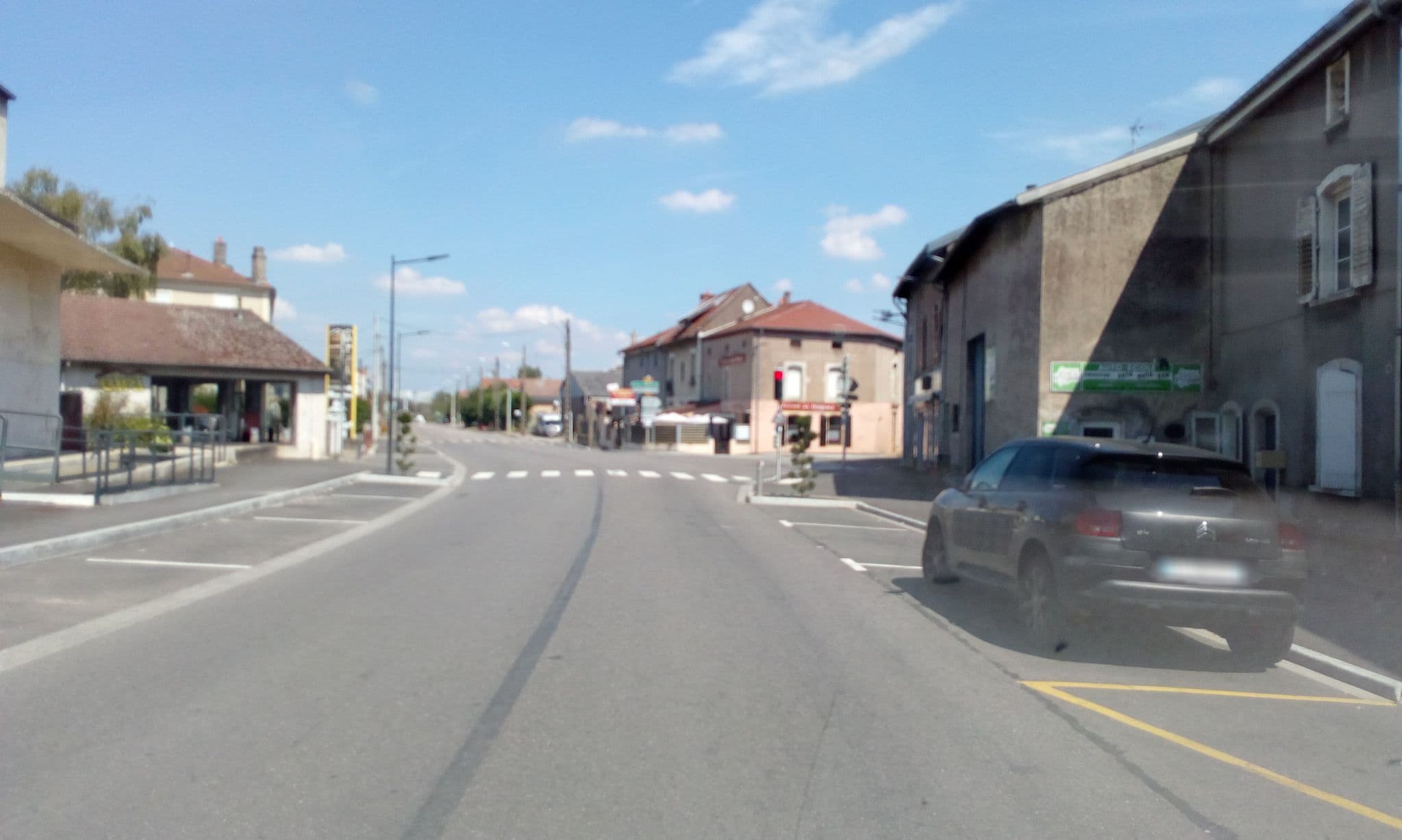Street view near Le Commerce Scarponais, Dieulouard — © micmin1972 (CC BY-SA · Mapillary)