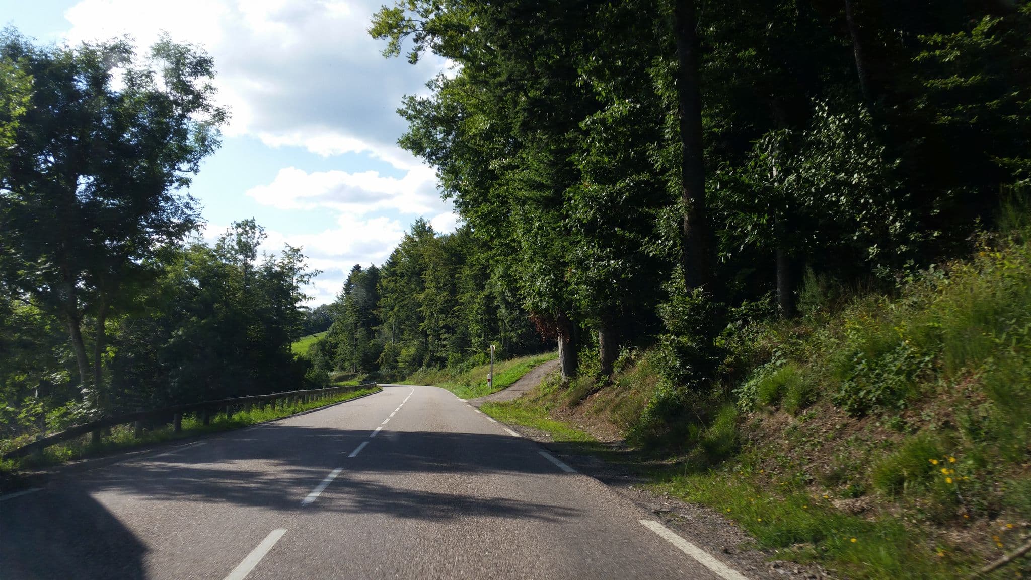 Street view near Hôtel De La Grande Cascade, Le Tholy — © it_s_so_funny (CC BY-SA · Mapillary)