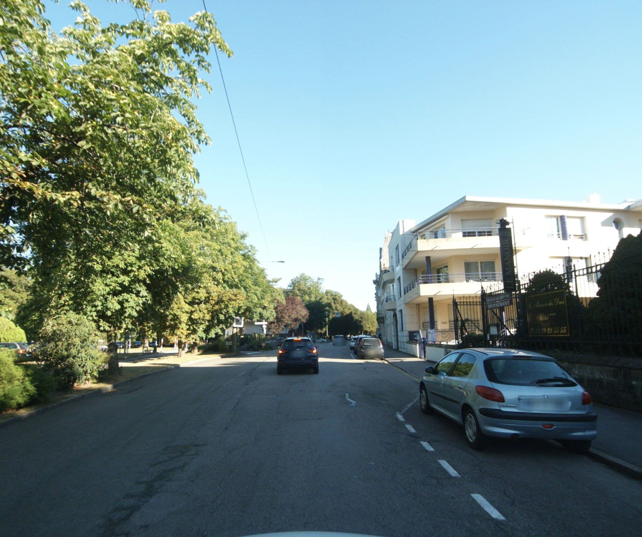 Street view near Hôtel le Manoir des Ducs, Chantraine — © andrianjakavah (CC BY-SA · Mapillary)