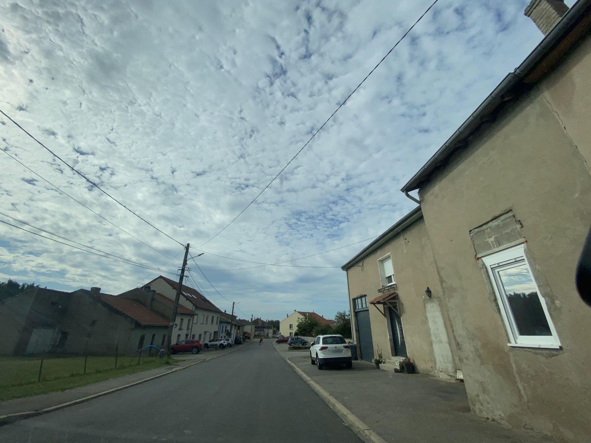 Street view near Flopre, Rémilly — © petit_jaune (CC BY-SA · Mapillary)