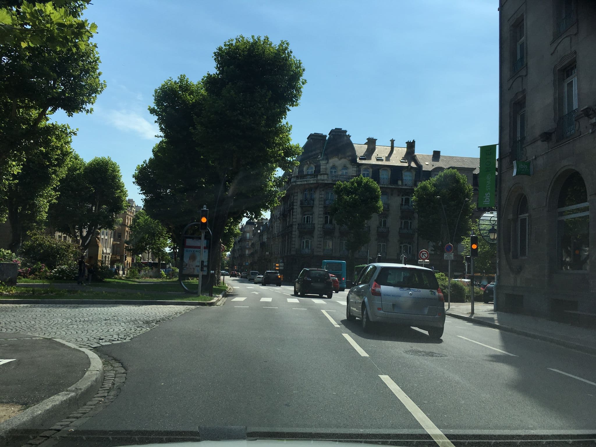 Street view near Hôtel de Metz, Metz — © mappy_sa (CC BY-SA · Mapillary)