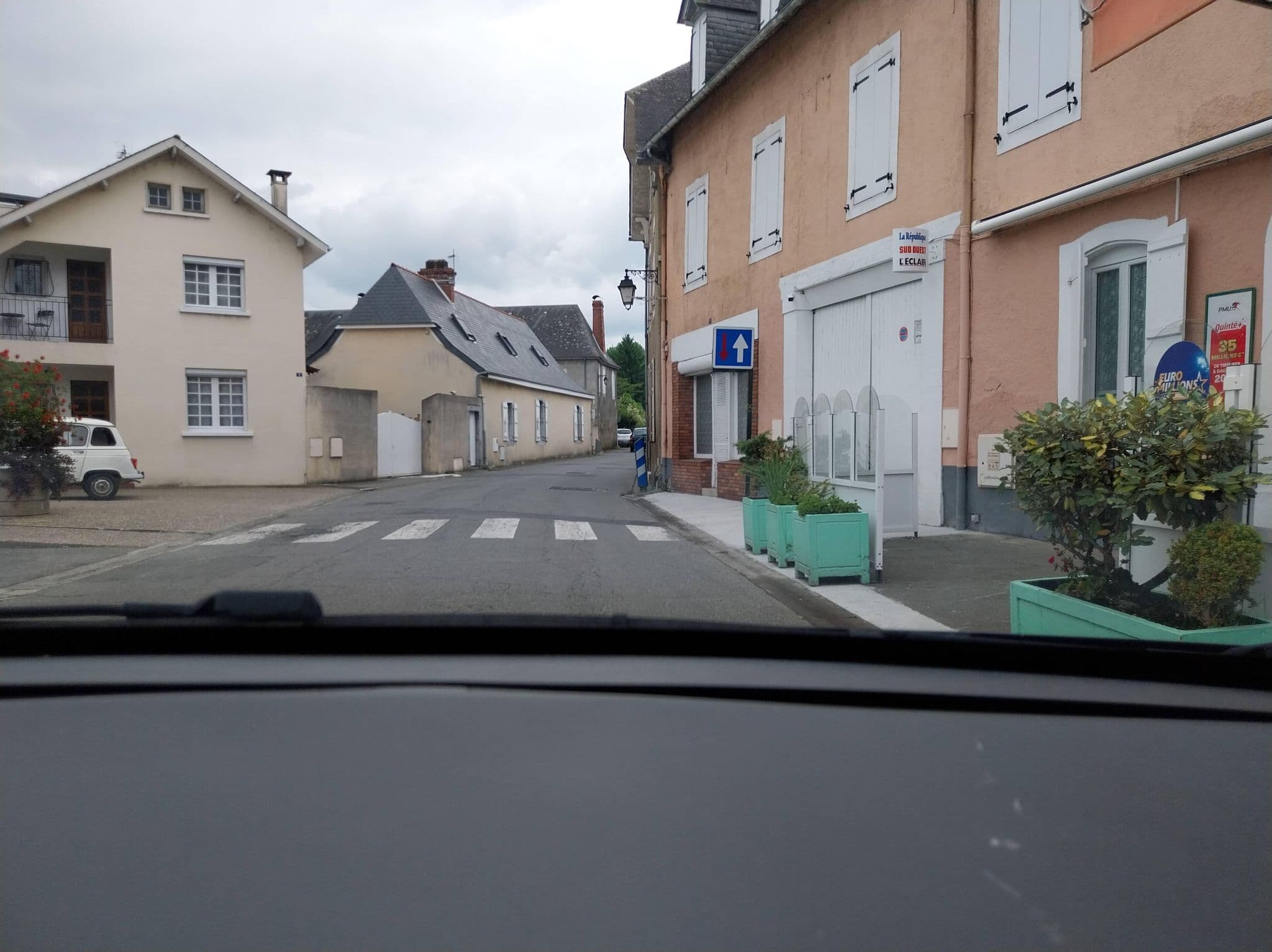 Street view near Hôtel du Commerce, Pontacq — © floetcheto (CC BY-SA · Mapillary)