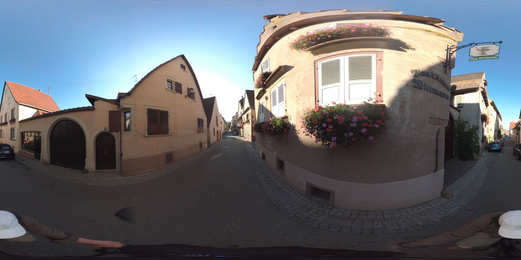 Street view near Le Grenier des Arômes au Domaine Wittmann, Barr — © geovelo (CC BY-SA · Mapillary)
