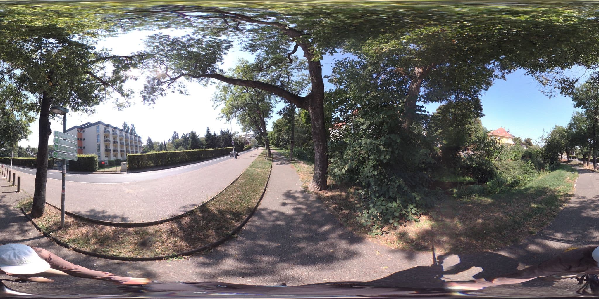 Street view near Piscine Hotel Diana, Molsheim — © geovelo (CC BY-SA · Mapillary)