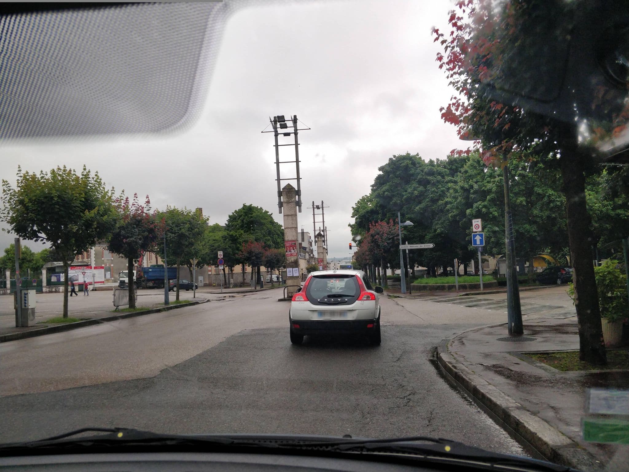 Street view near Le Marceau, Limoges — © philou87 (CC BY-SA · Mapillary)