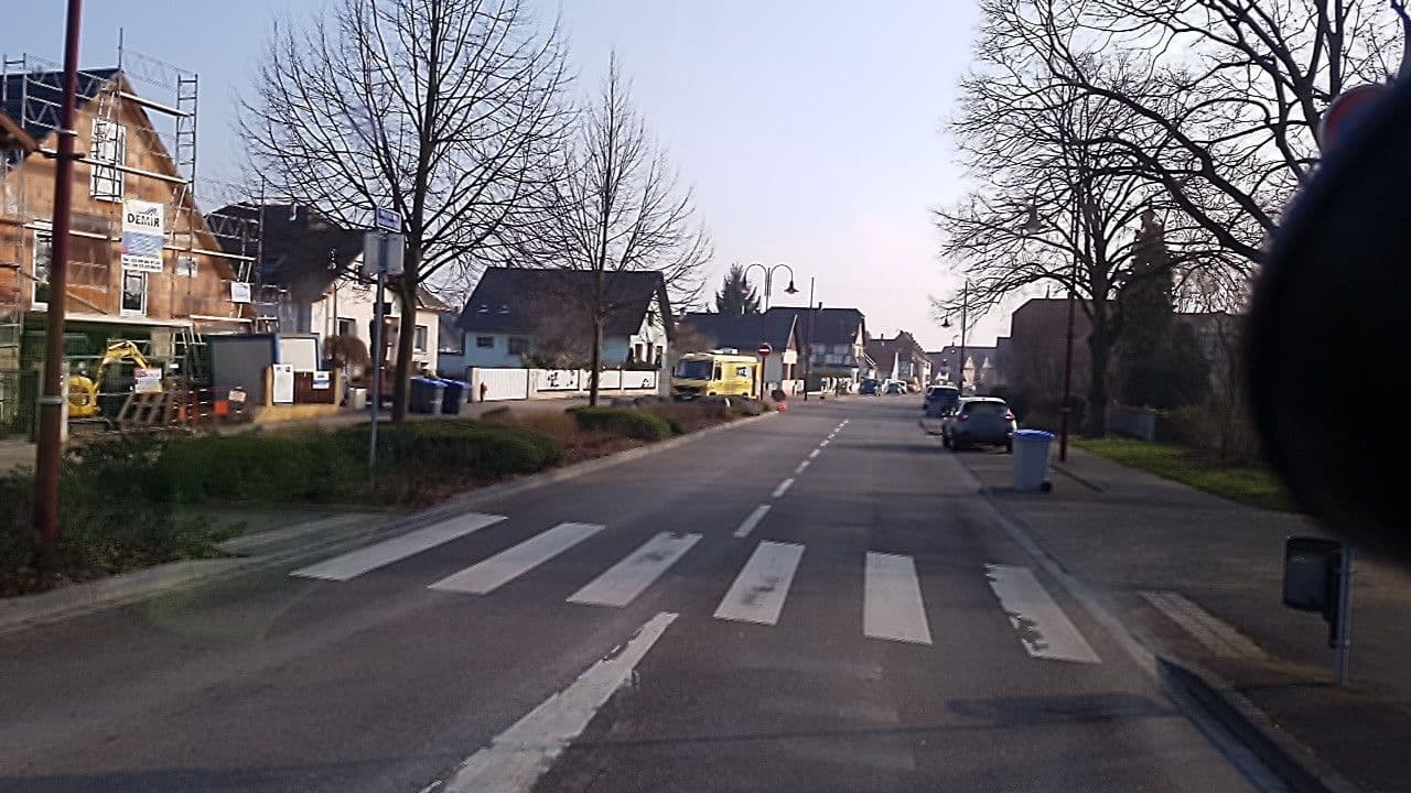 Street view near Strasbourg Entzheim, Entzheim — © bernardvoyageur (CC BY-SA · Mapillary)