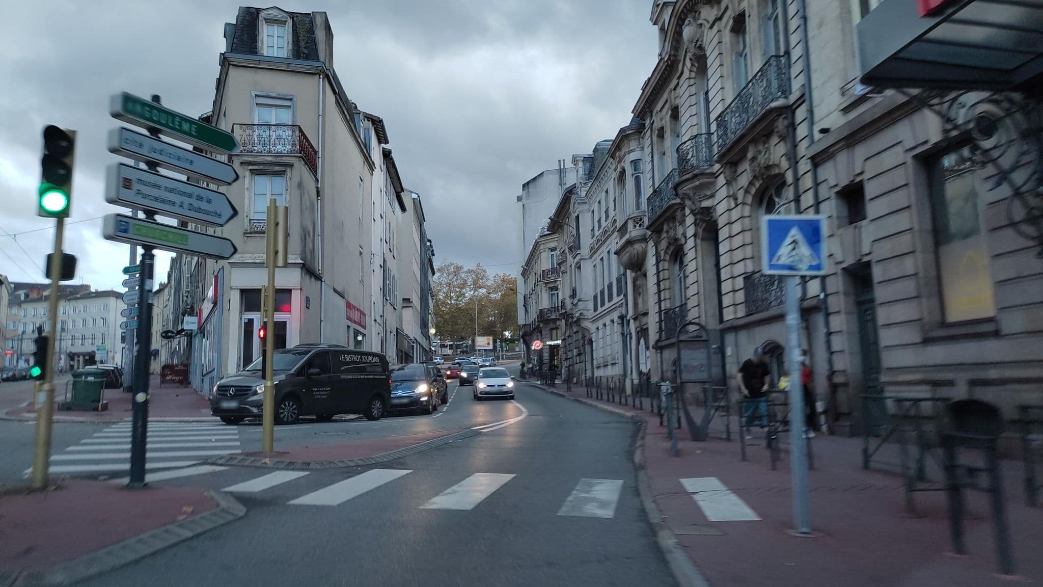 Street view near Ibis, Limoges — © kritic (CC BY-SA · Mapillary)