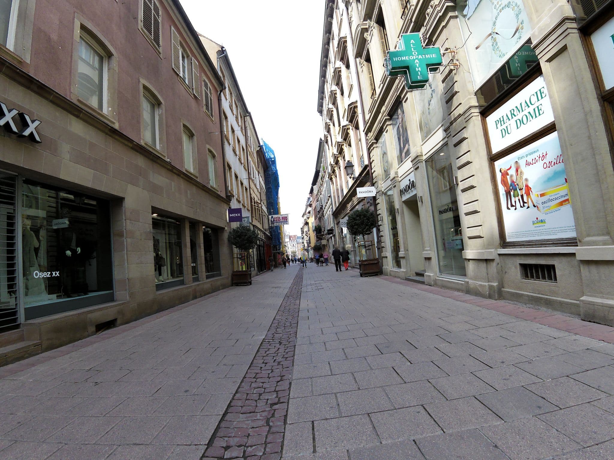 Street view near Le Nid de la Cathédrale, Strasbourg — © thomersch (CC BY-SA · Mapillary)