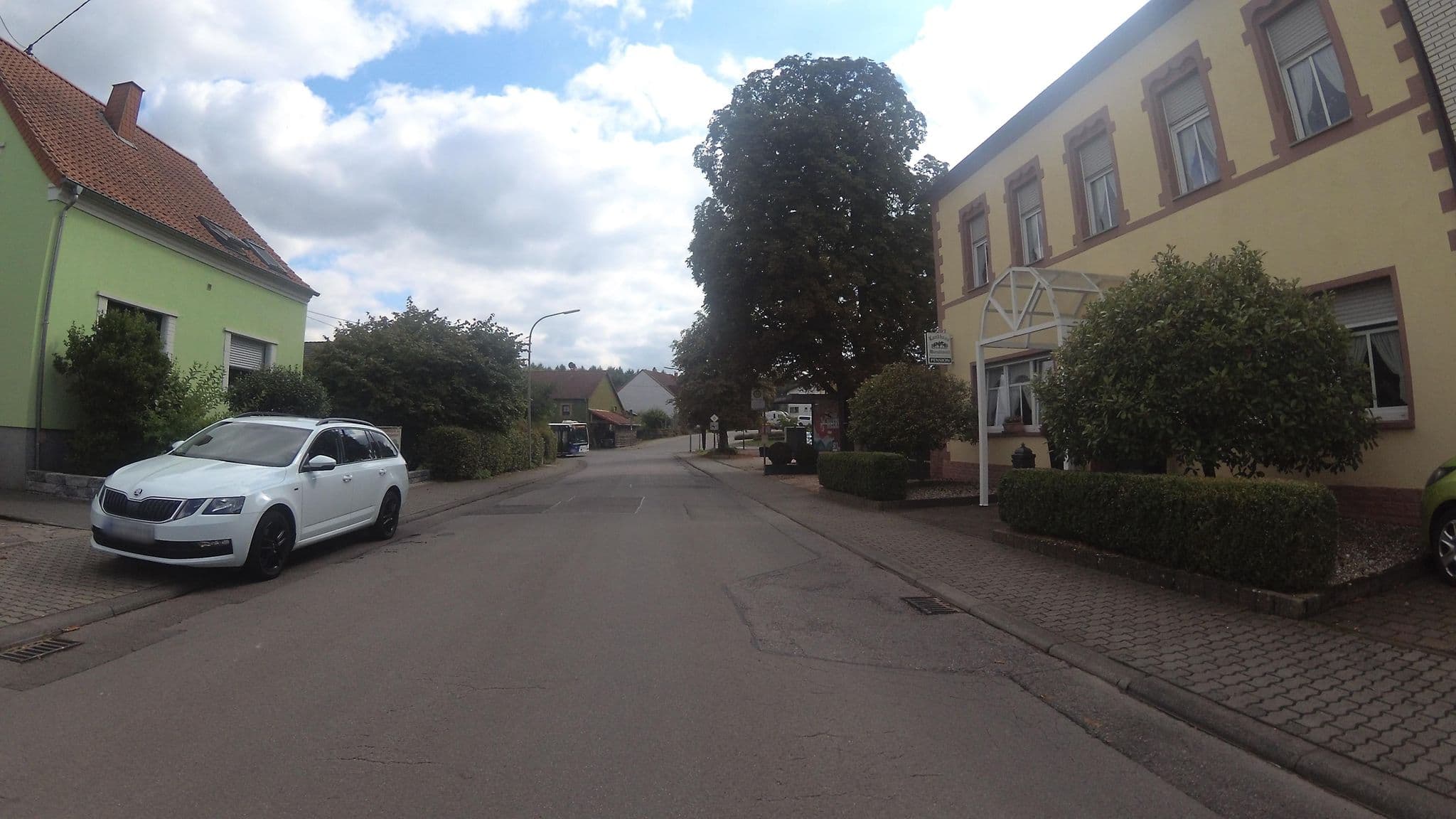 Street view near Landhaus Warndtwald, Wadgassen — © teddy73 (CC BY-SA · Mapillary)