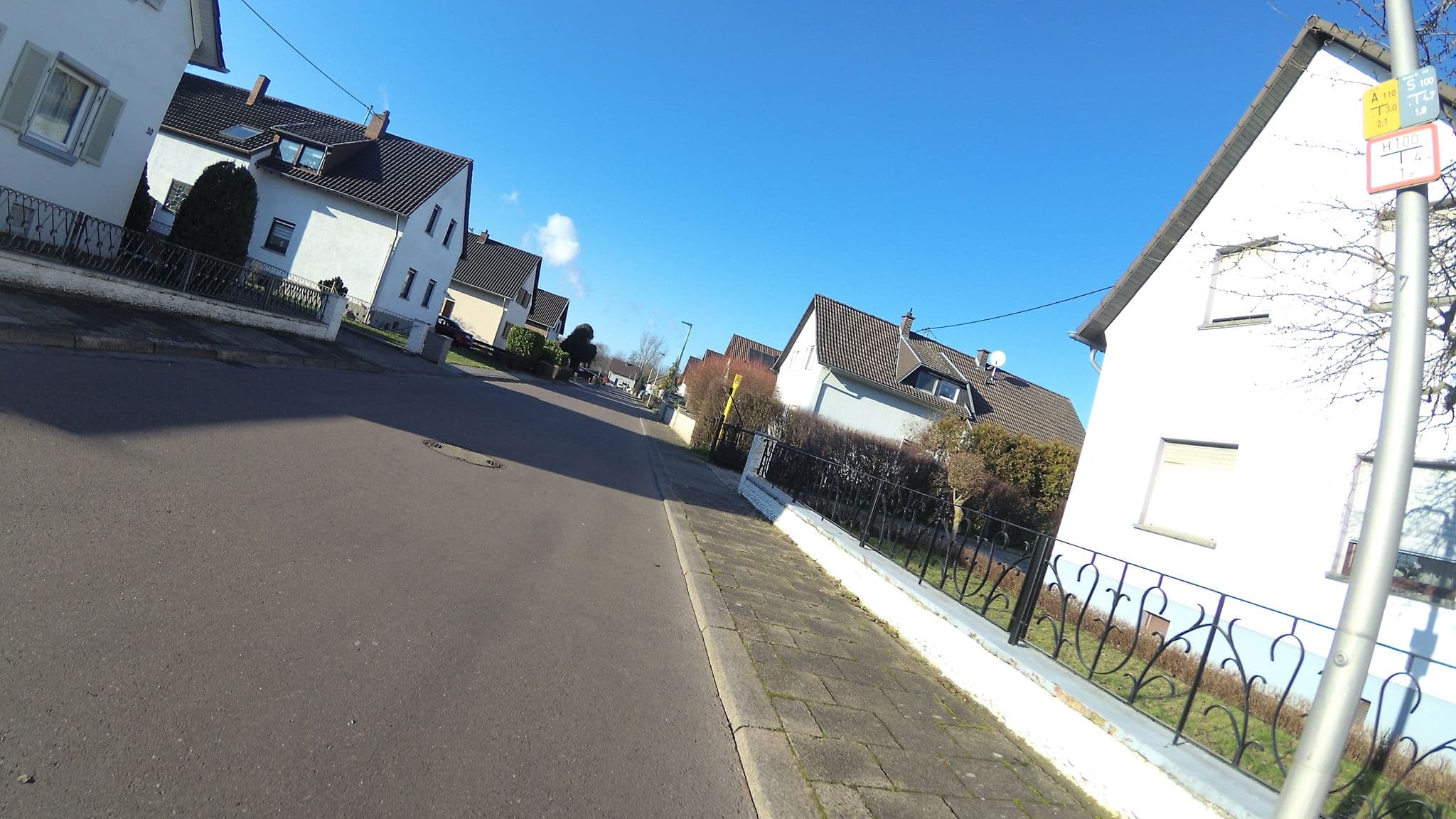 Street view near Fewo Mueller, Saarlouis — © teddy73 (CC BY-SA · Mapillary)