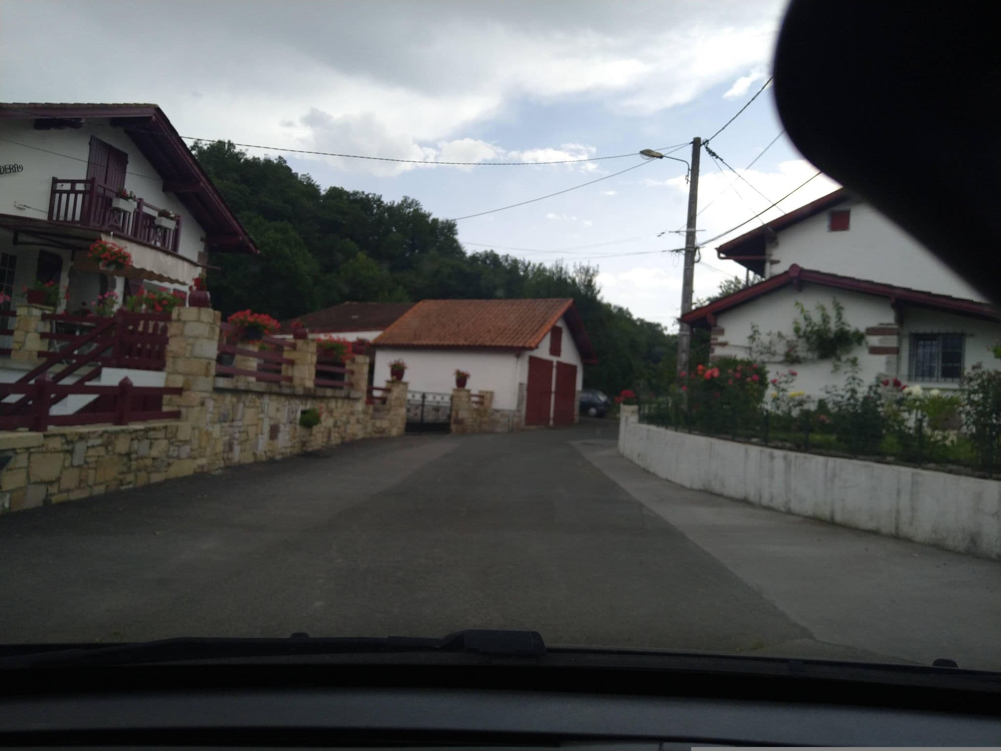 Street view near Gîte Urondoa, Saint-Jean-Pied-de-Port — © floetcheto (CC BY-SA · Mapillary)