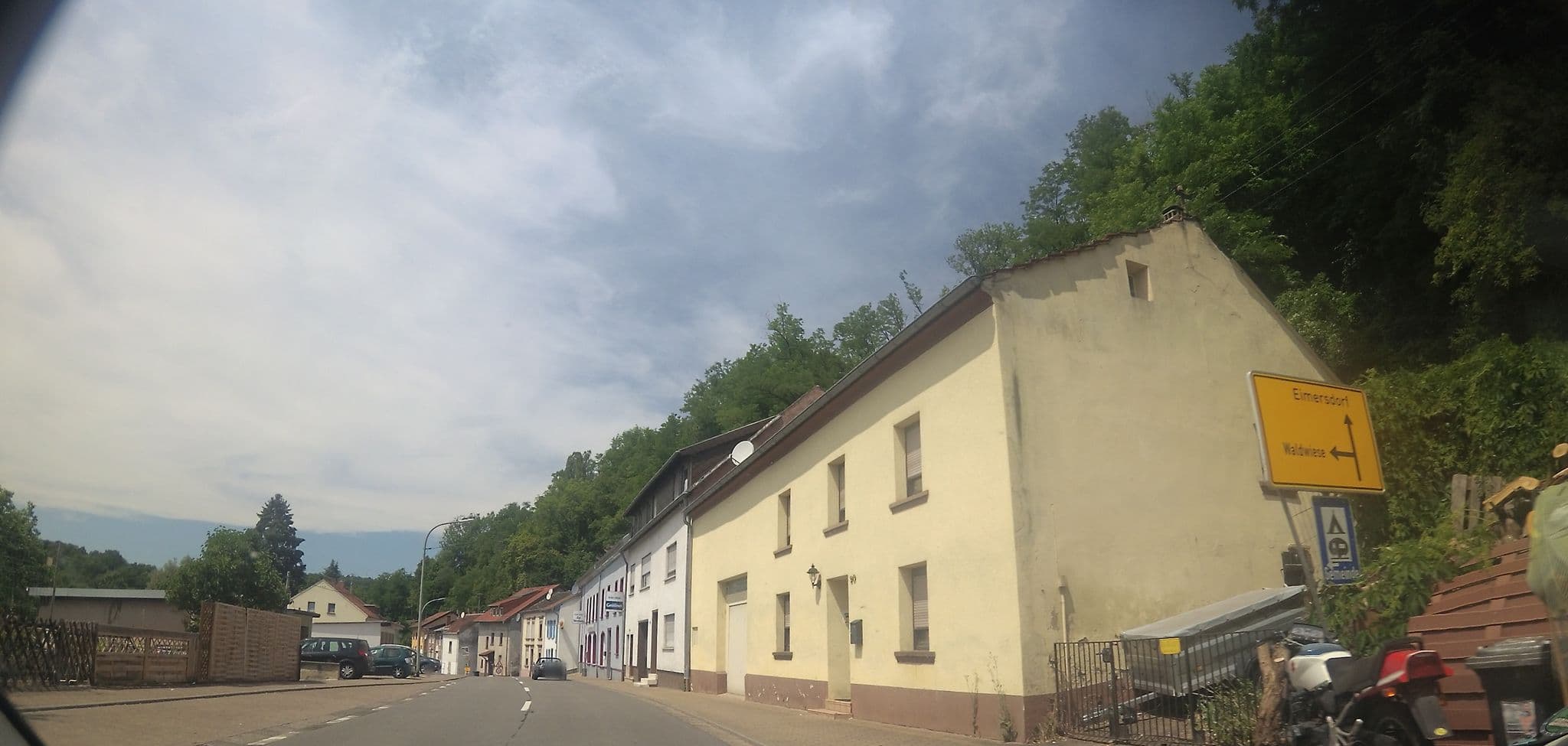 Street view near Ferienwohnung Niedblick, Beckingen — © teddy73 (CC BY-SA · Mapillary)