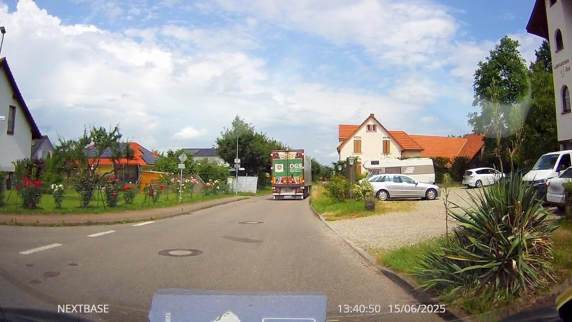 Street view near Leiselheimer Hof, Vogtsburg — © derlipper (CC BY-SA · Mapillary)