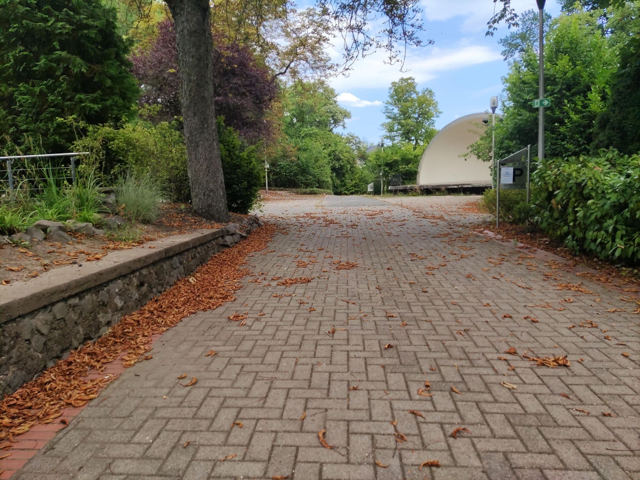 Street view near Albrecht Park Hotel Völklingen, Völklingen — © lokilech (CC BY-SA · Mapillary)