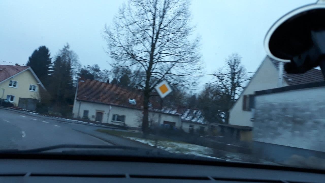 Street view near Ferienwohnung am Mandelbach, Gersheim — © glglgl (CC BY-SA · Mapillary)
