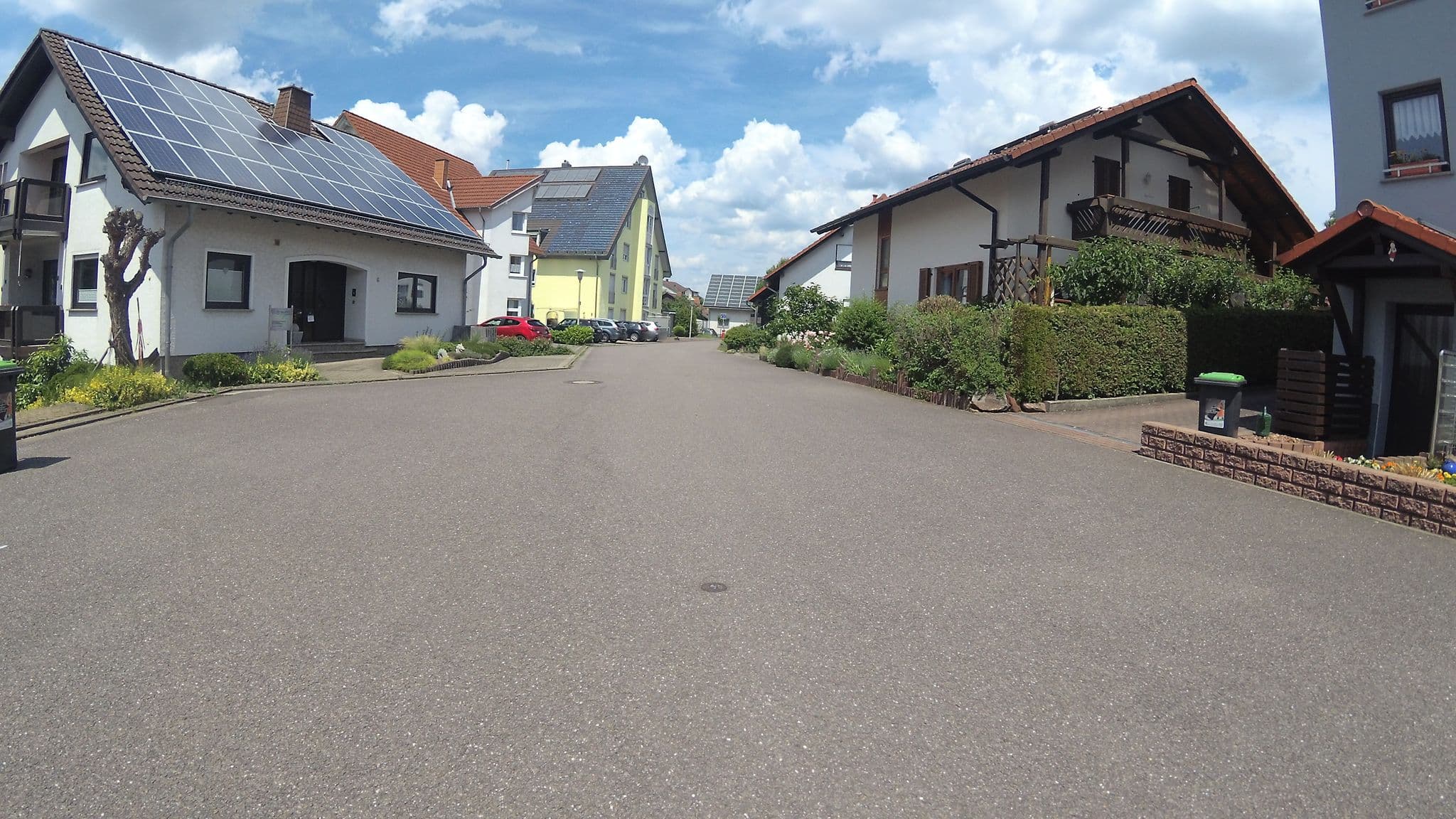 Street view near Sonnenappartmenter Solarhaus, Homburg — © teddy73 (CC BY-SA · Mapillary)