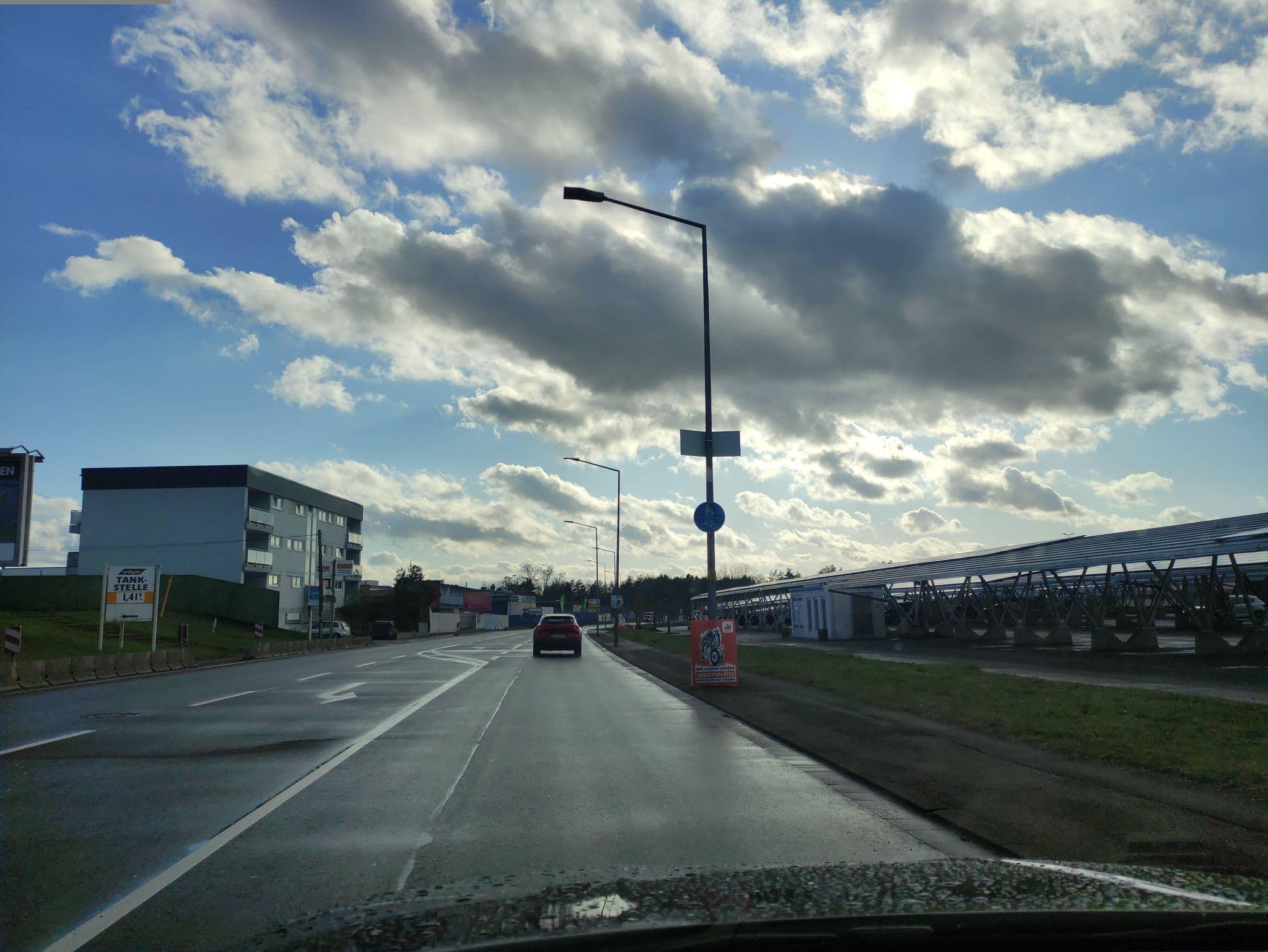 Street view near Bubis-Raststätte, Homburg — © teddy73 (CC BY-SA · Mapillary)
