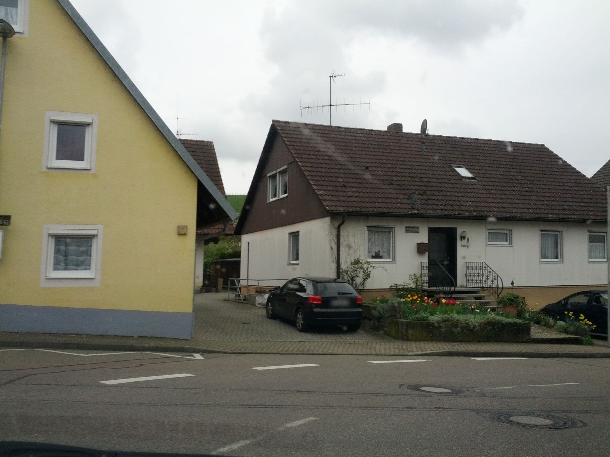Street view near Elmlinger Hermann Gästezimmer, Pfaffenweiler — © qungo (CC BY-SA · Mapillary)
