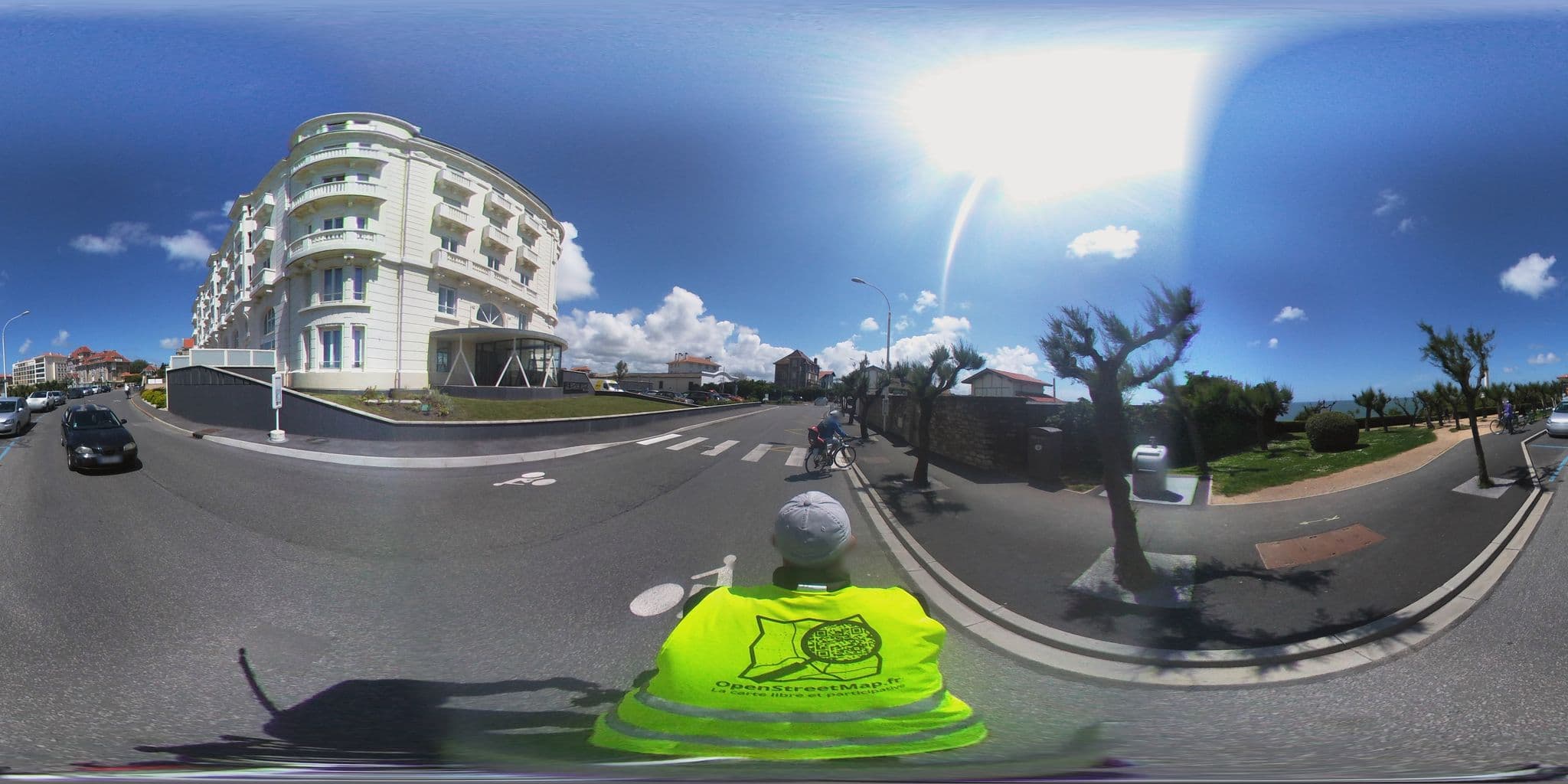 Street view near Hôtel Régina, Biarritz — © ev1velodyssee (CC BY-SA · Mapillary)