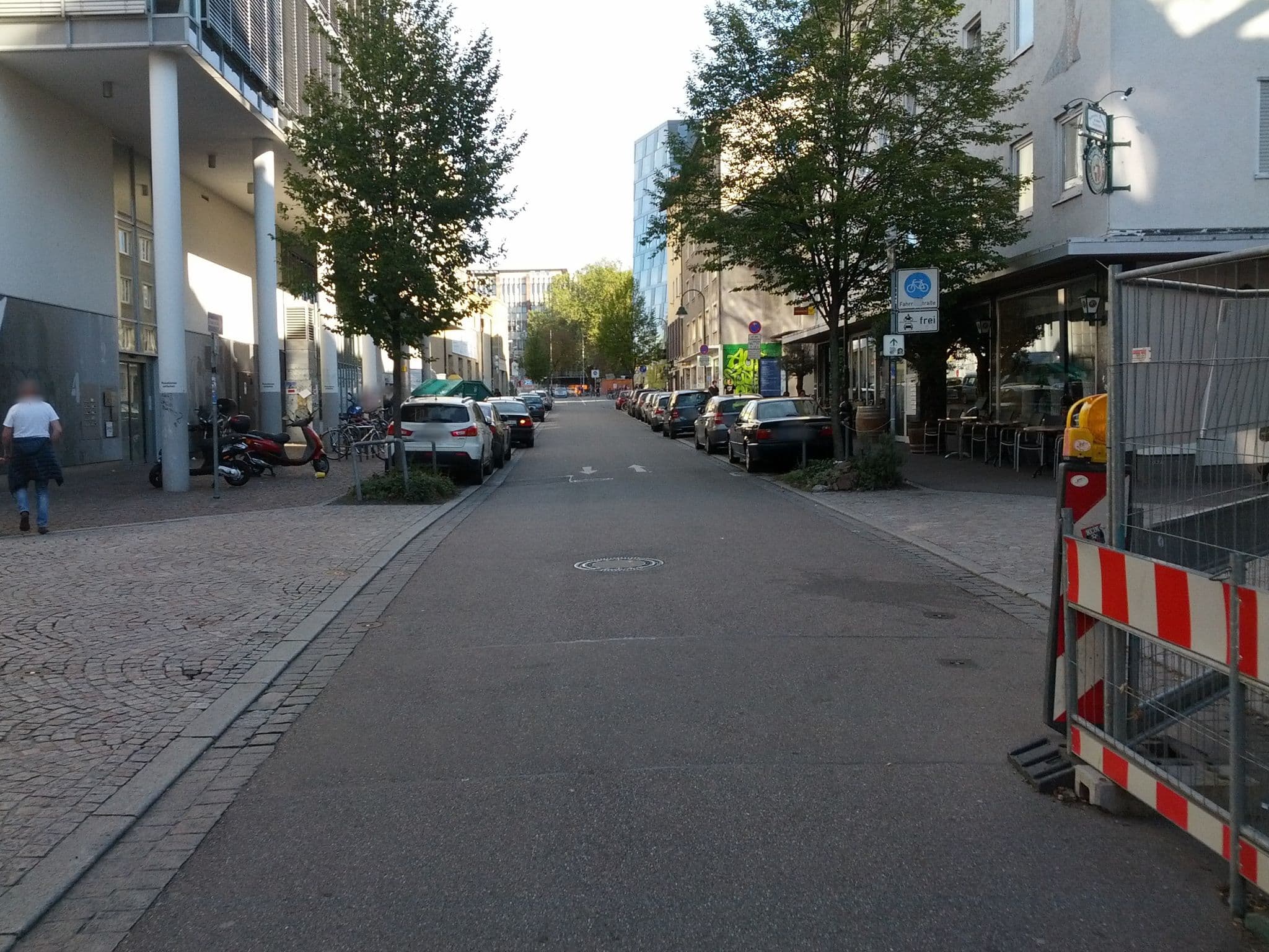 Street view near Ferienwohnungen am Theater Freiburg, Freiburg — © qungo (CC BY-SA · Mapillary)