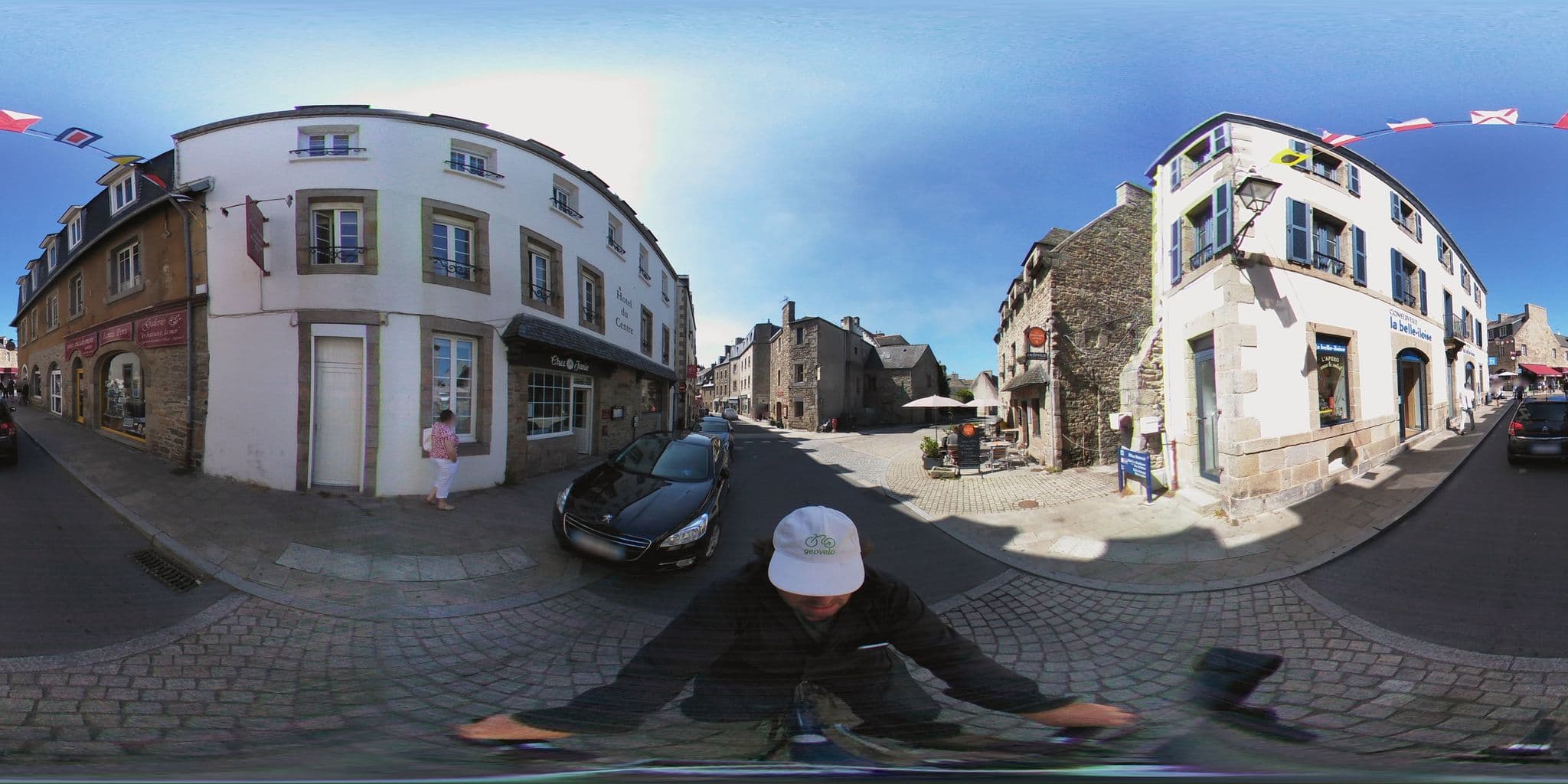 Street view near Hôtel du Centre, Roscoff — © geovelo (CC BY-SA · Mapillary)