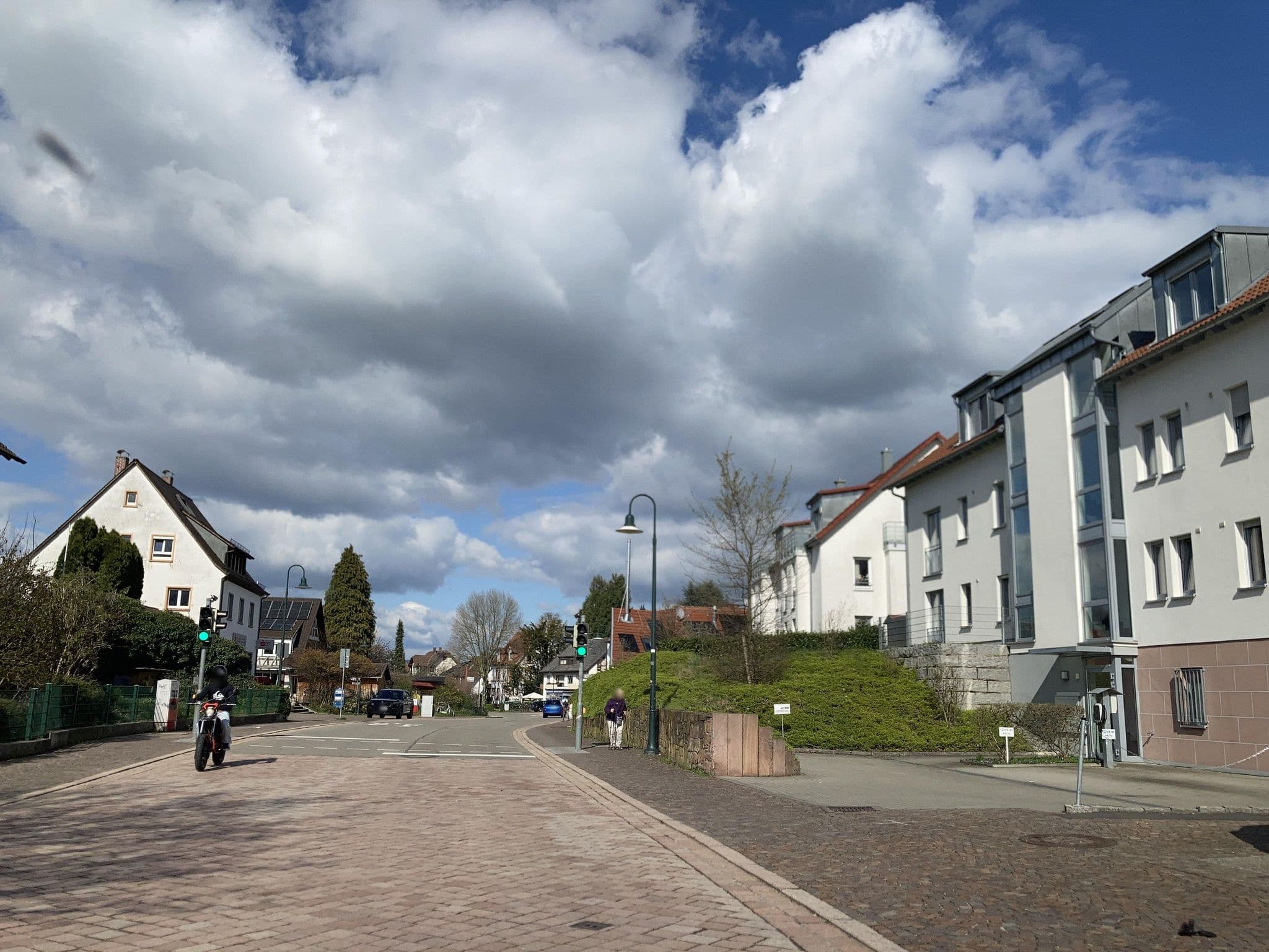 Street view near Hotel Regina, Gundelfingen — © tasmaniadevil (CC BY-SA · Mapillary)