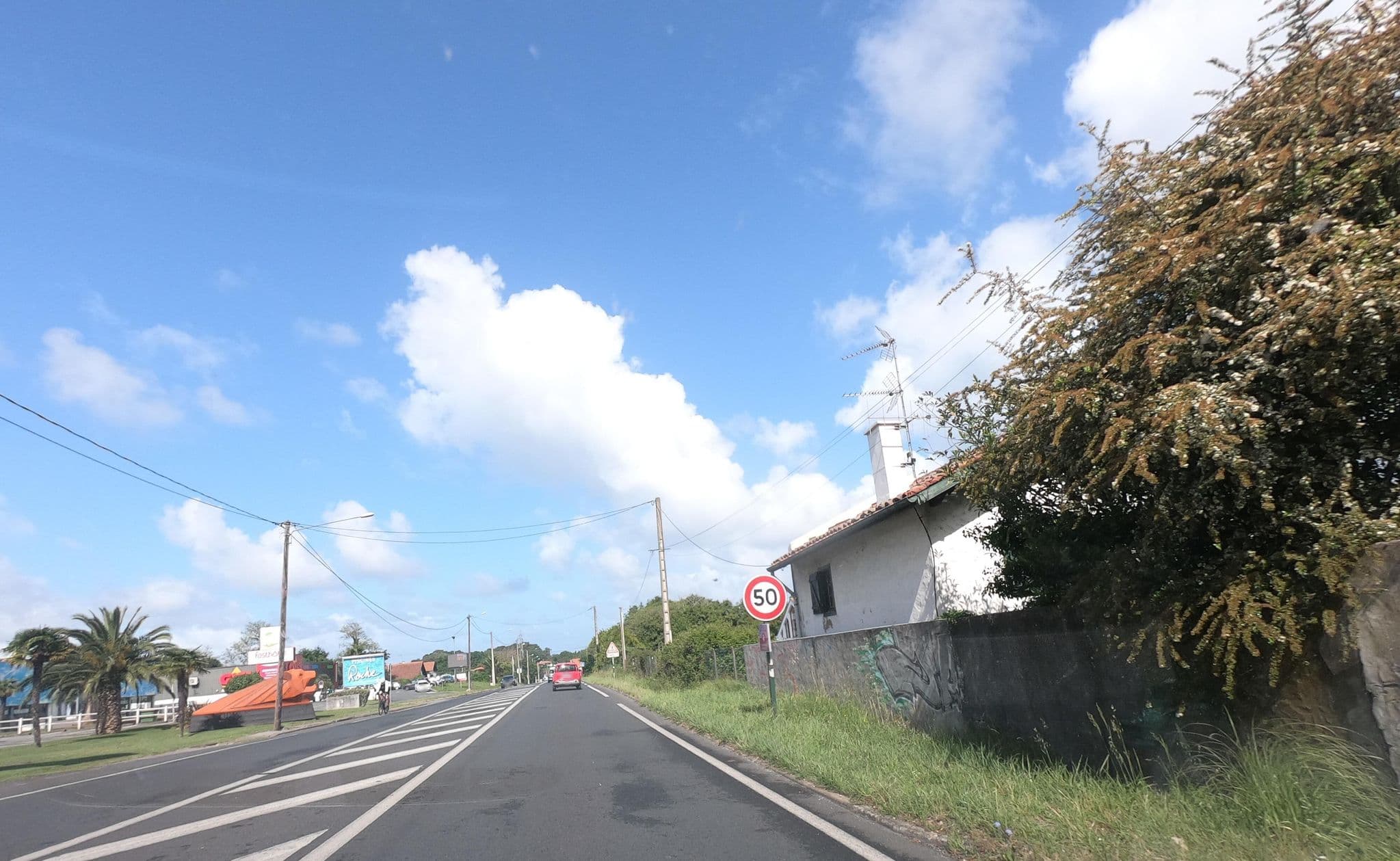 Street view near Fasthôtel, Arbonne — © txominh (CC BY-SA · Mapillary)