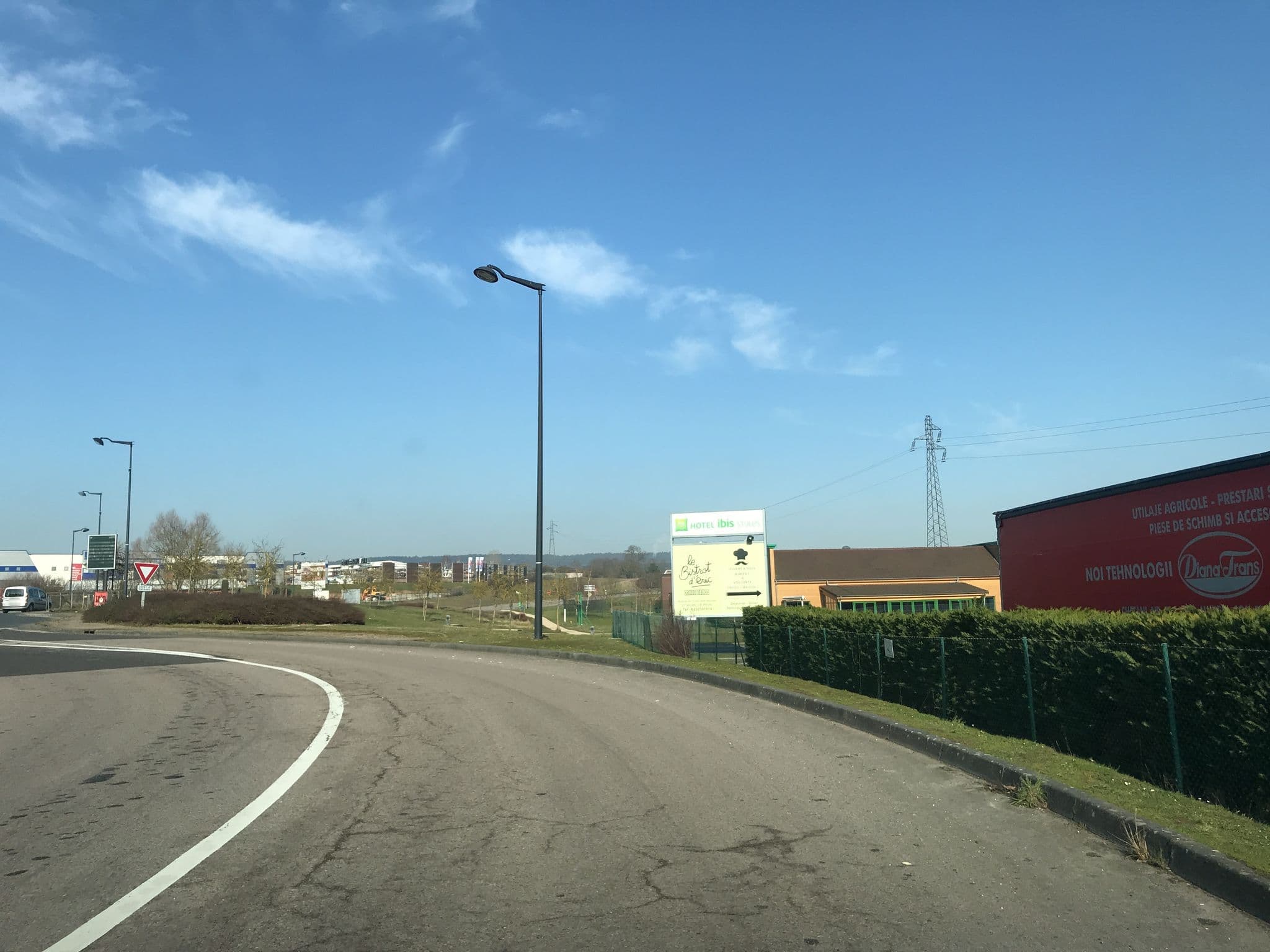 Street view near ibis Styles Rouen Val-de-Reuil, Le Vaudreuil — © unmap (CC BY-SA · Mapillary)